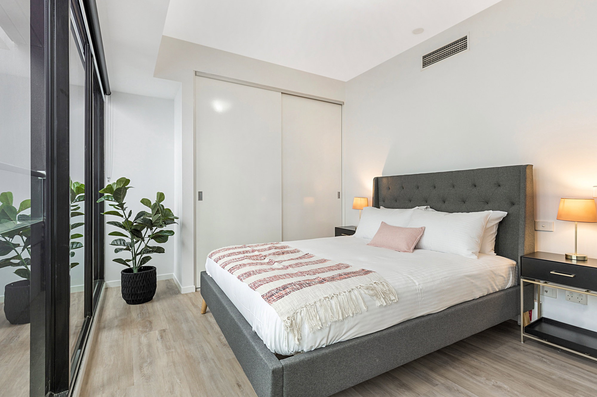 Furnished 2 Bedroom Apartment in Southbank