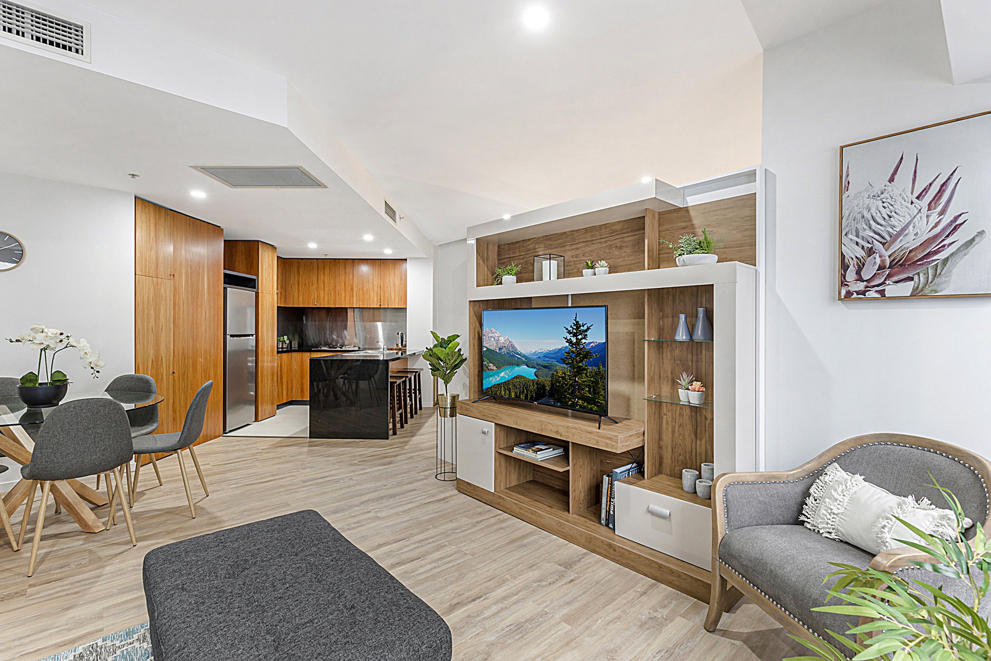 Furnished 2 Bedroom Apartment in Southbank