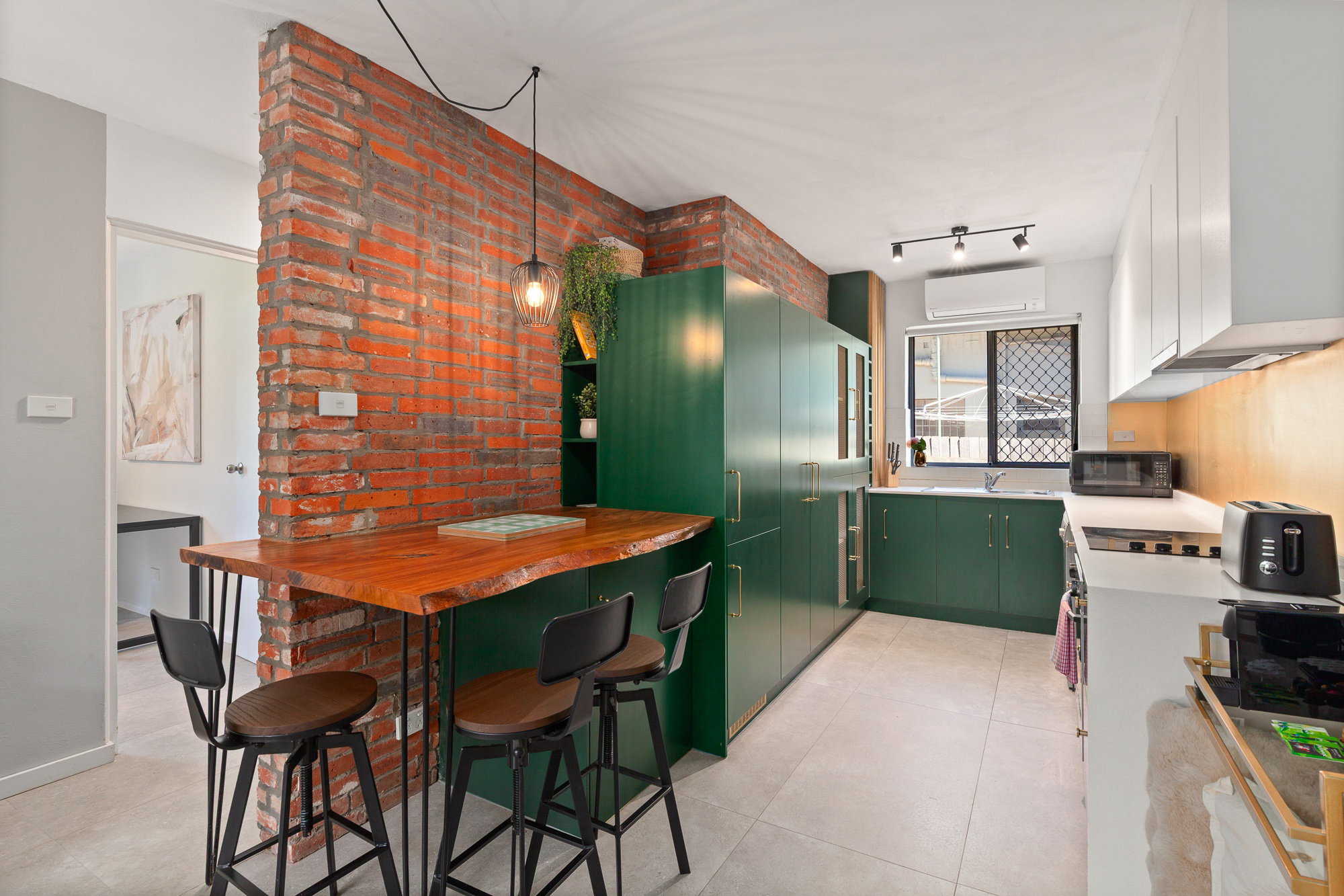 Furnished 2 Bedroom Apartment in Curl Curl