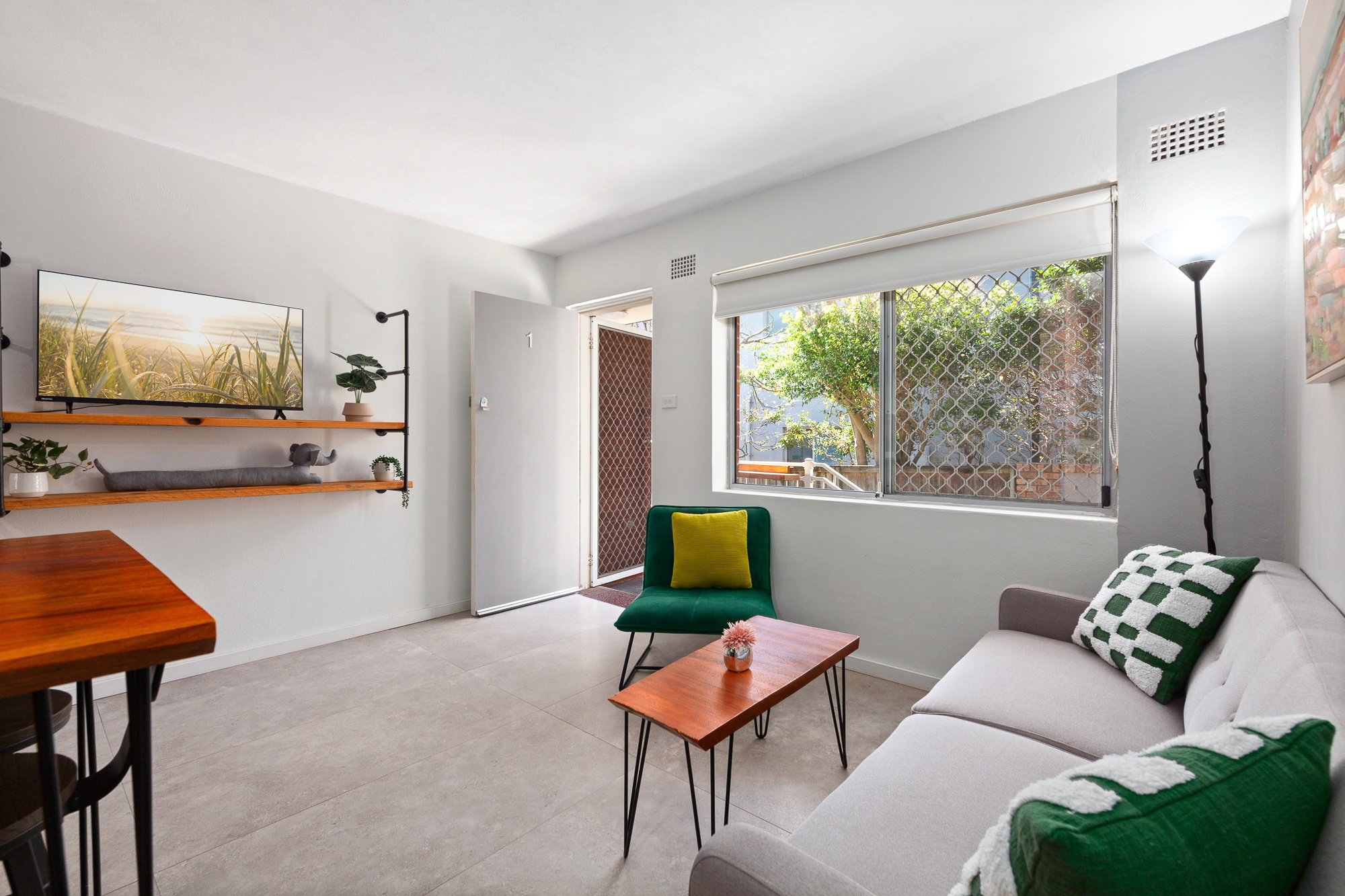Furnished 2 Bedroom Apartment in Curl Curl