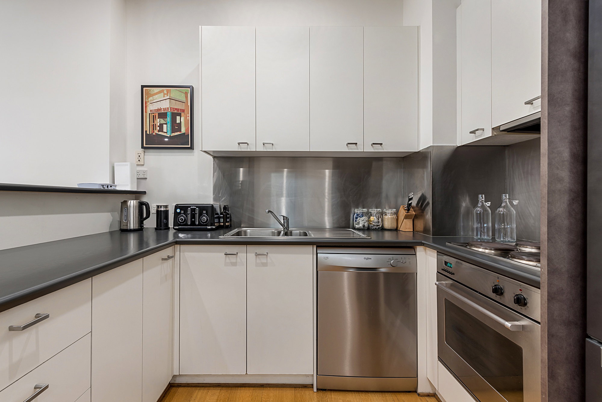 Furnished 2 Bedroom Apartment in Collingwood