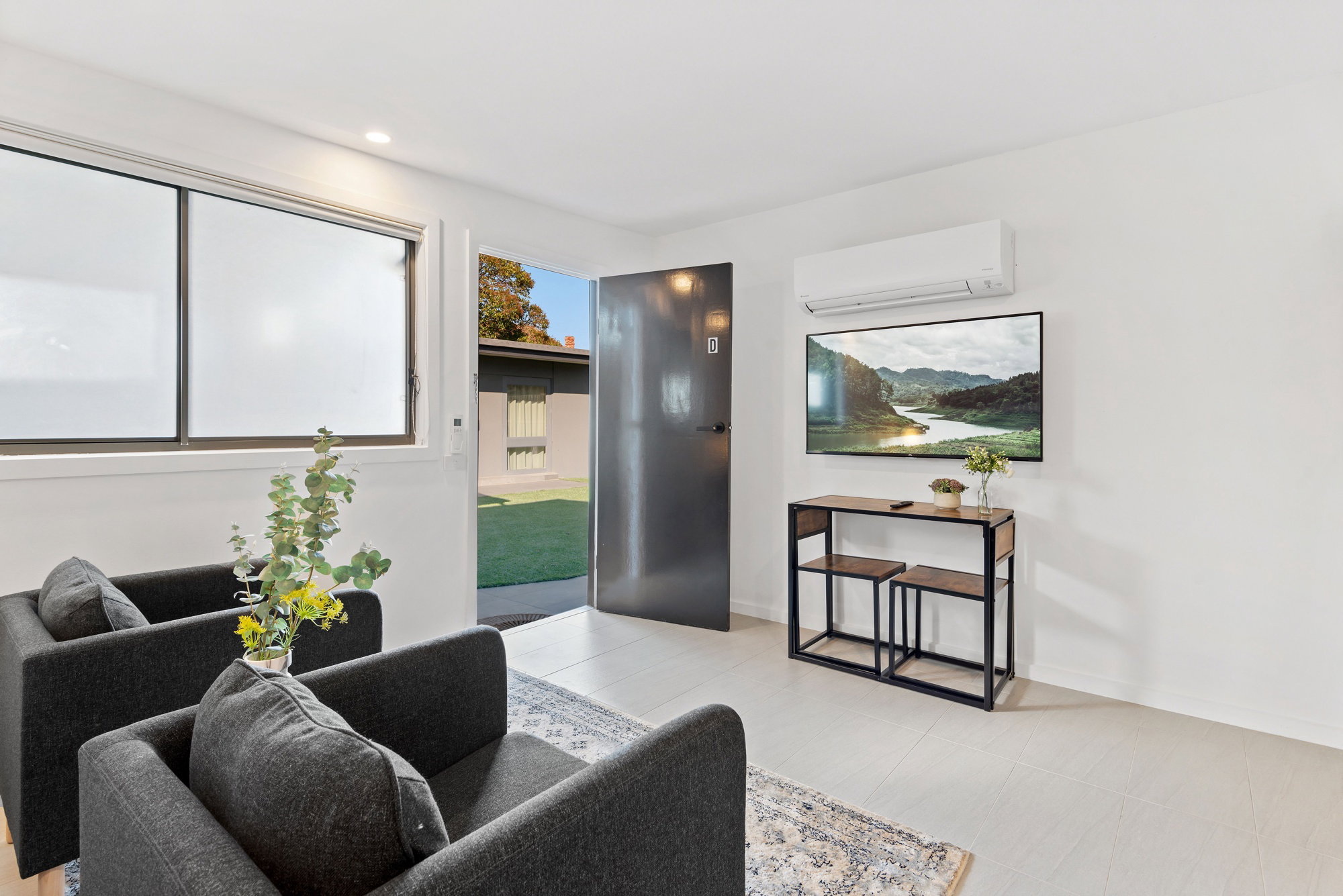 Furnished 1 Bedroom Apartment in Carnegie