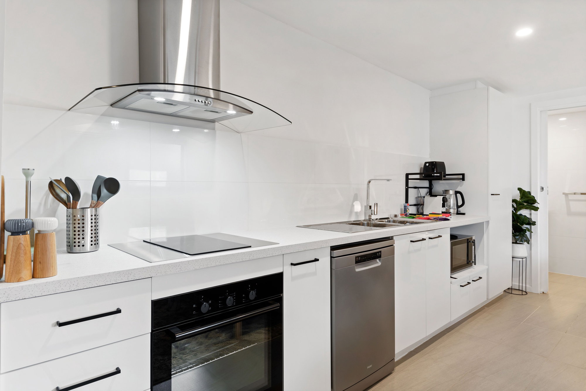 Furnished 1 Bedroom Apartment in Carnegie