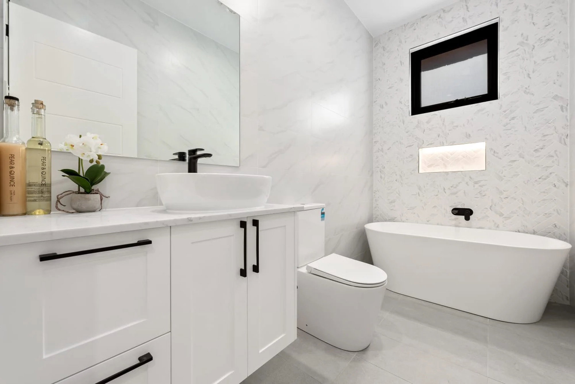 Furnished 3 Bedroom Apartment in Collingwood