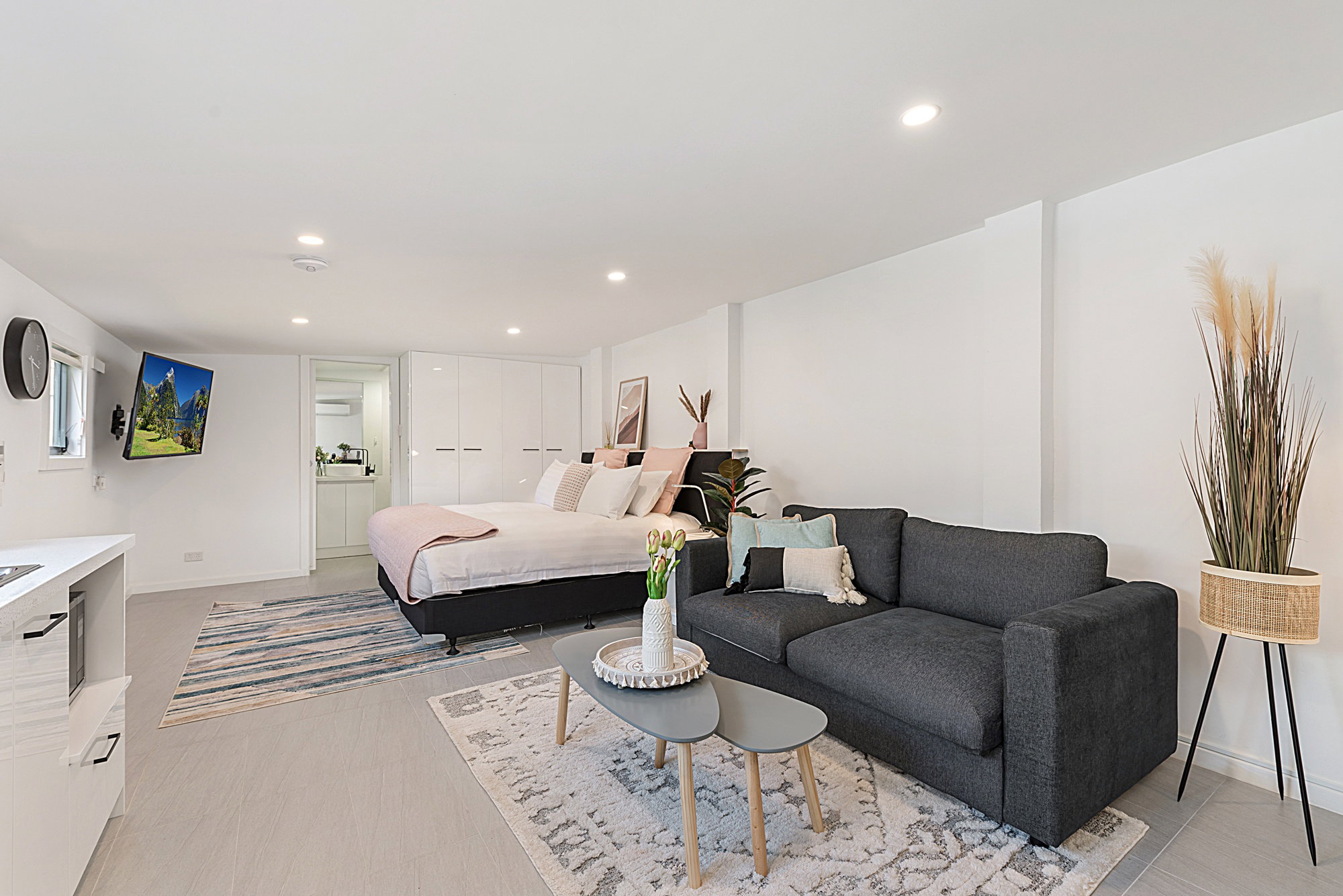 Furnished 1 Bedroom Rental in Carnegie