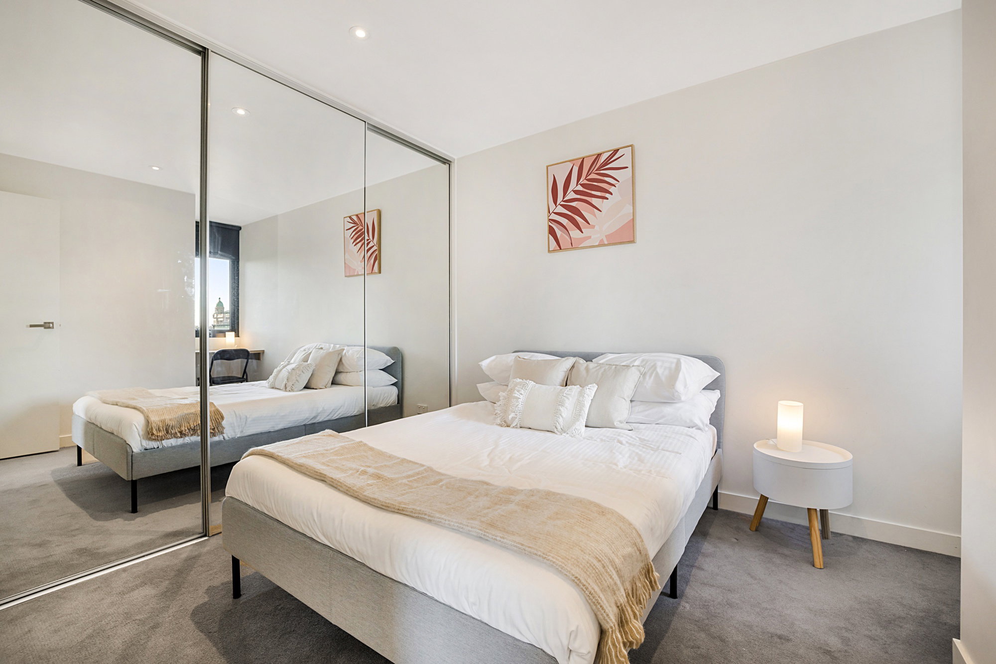 Furnished 2 Bedroom Apartment in Prahran