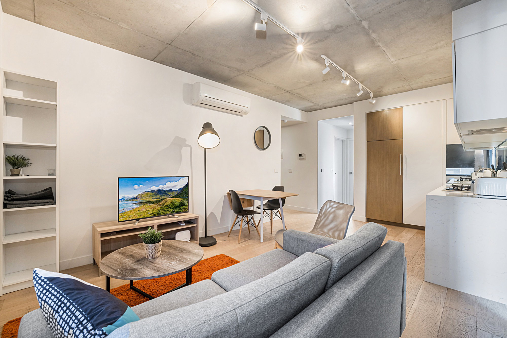 Furnished 2 Bedroom Apartment in Prahran