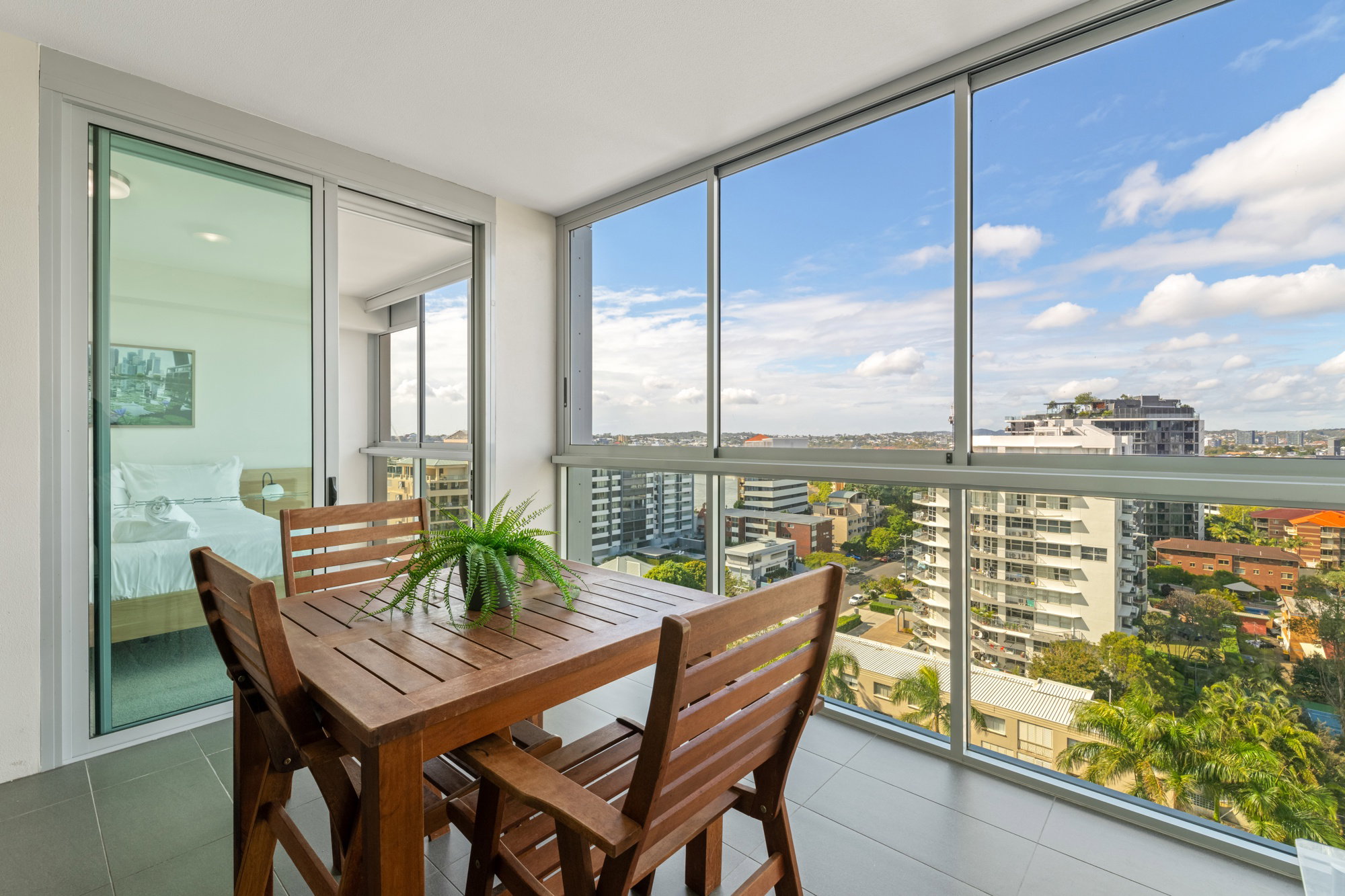 Furnished 2 Bedroom Apartment in Kangaroo Point