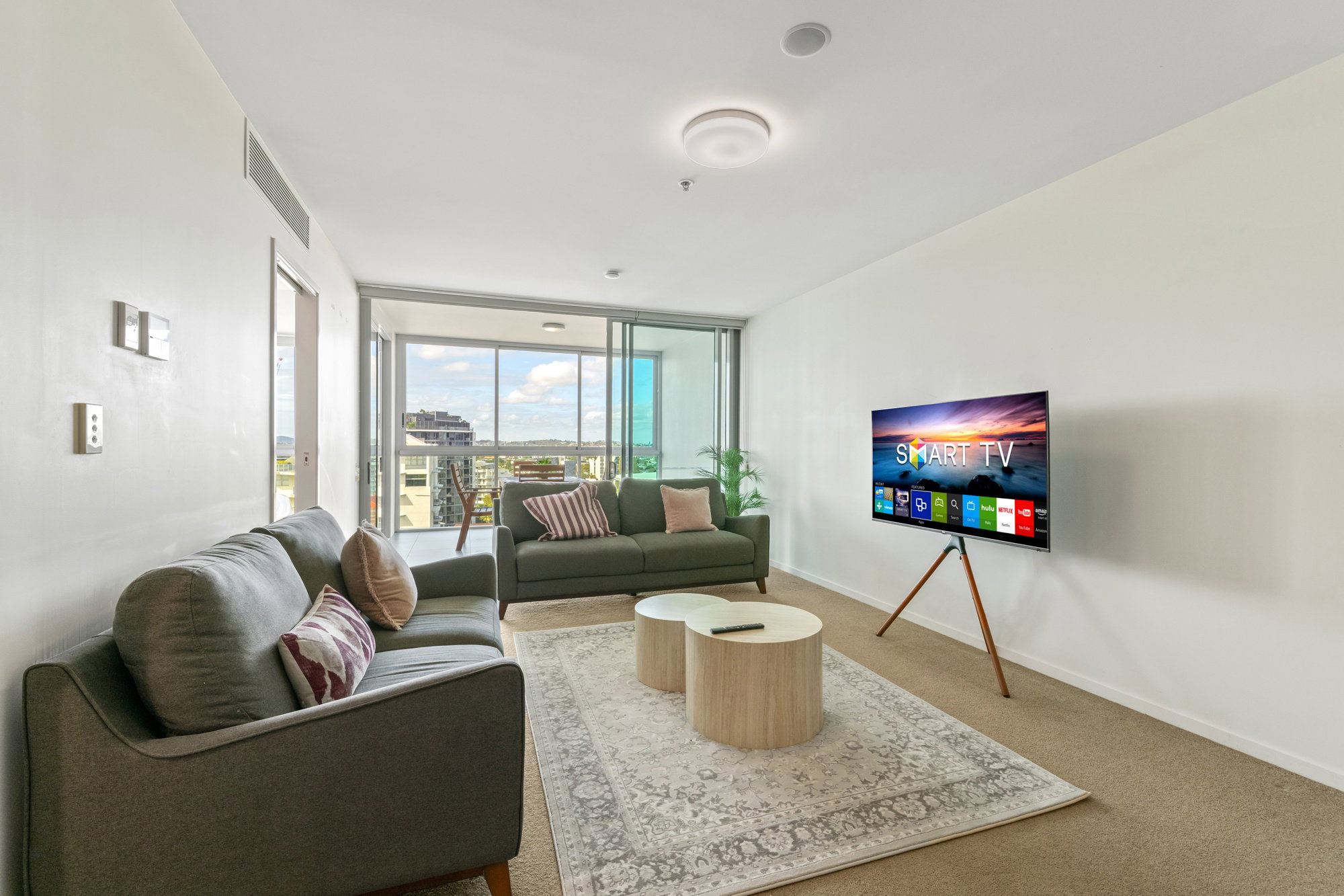 Furnished 2 Bedroom Apartment in Kangaroo Point