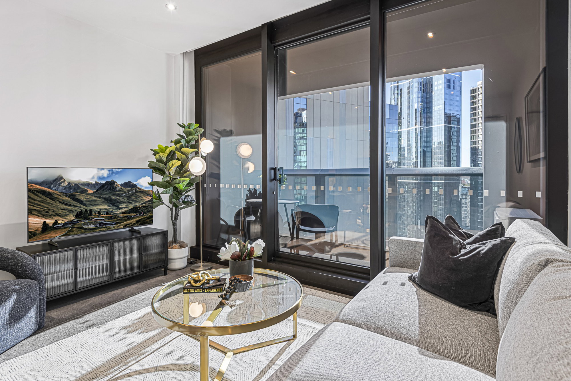 Furnished 2 Bedroom Apartment in Southbank
