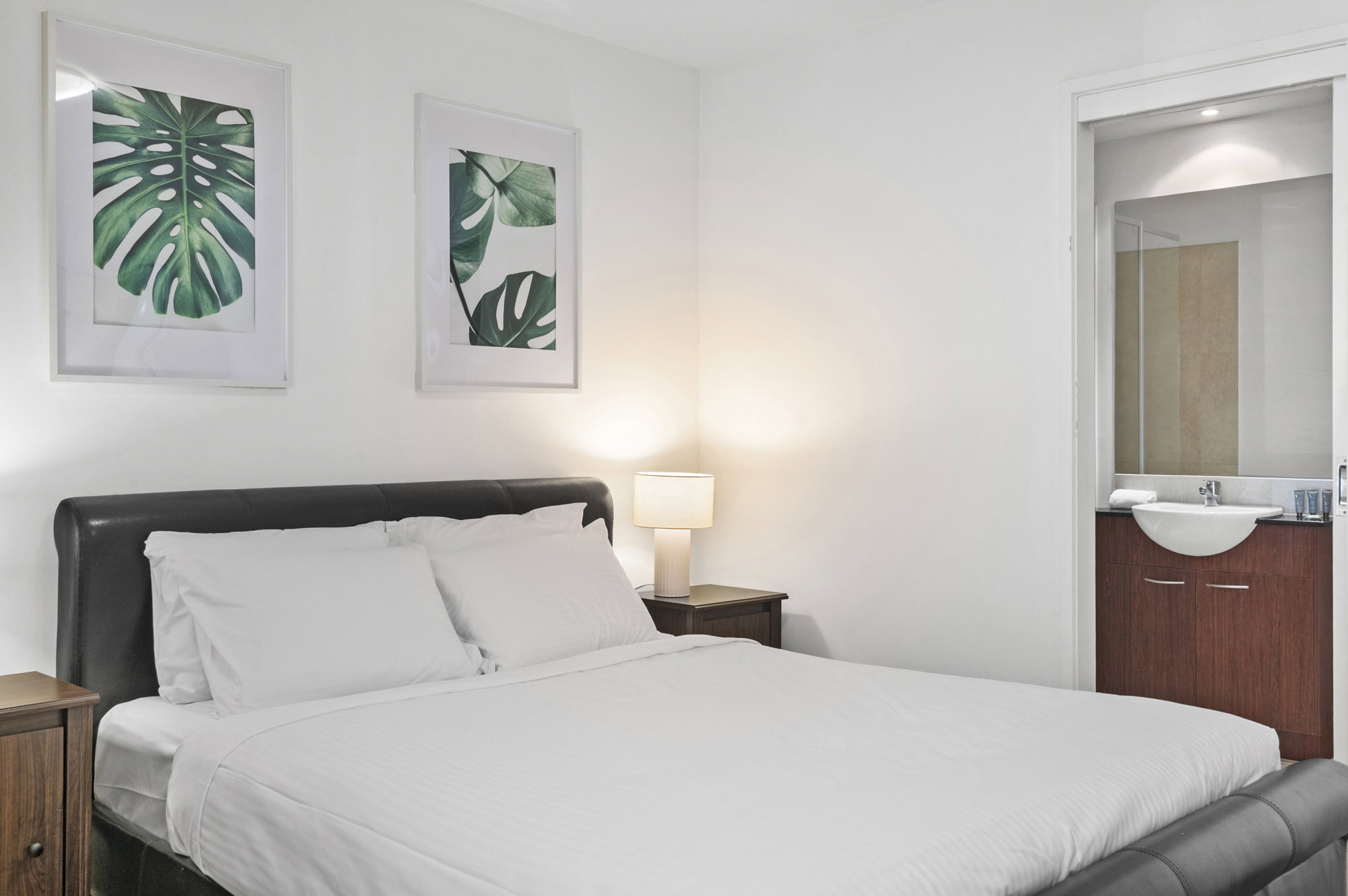 Furnished 1 Bedroom Apartment in St Kilda