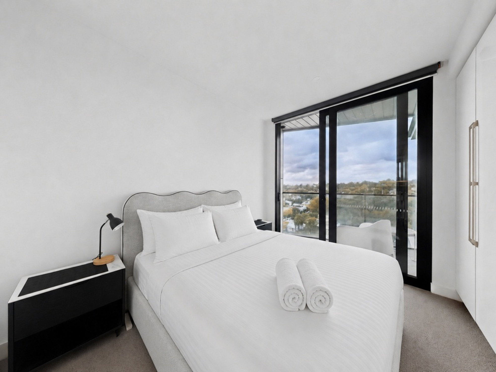 Furnished 2 Bedroom Apartment in Hawthorn East