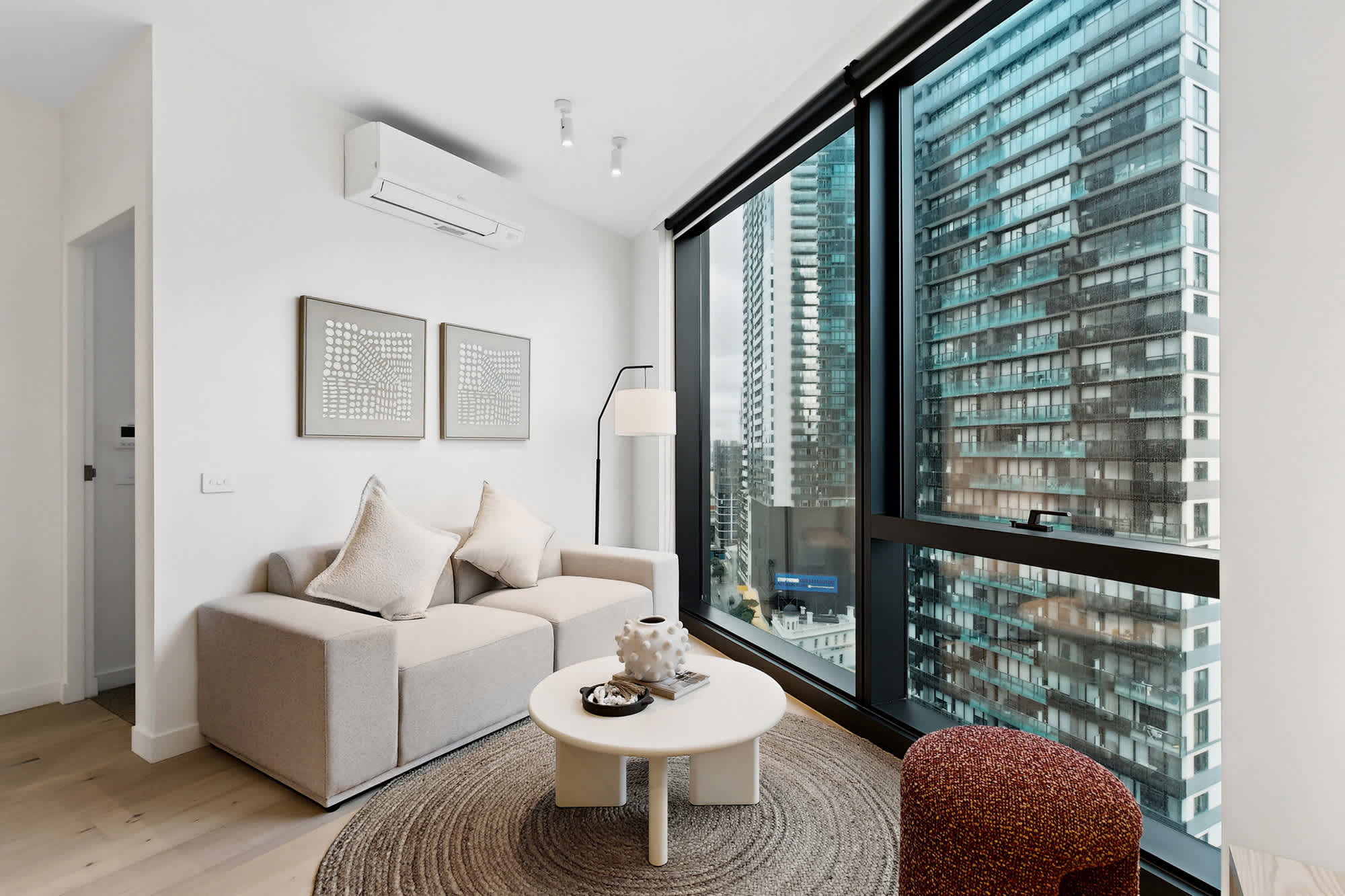 Furnished 2 Bedroom Apartment in Southbank