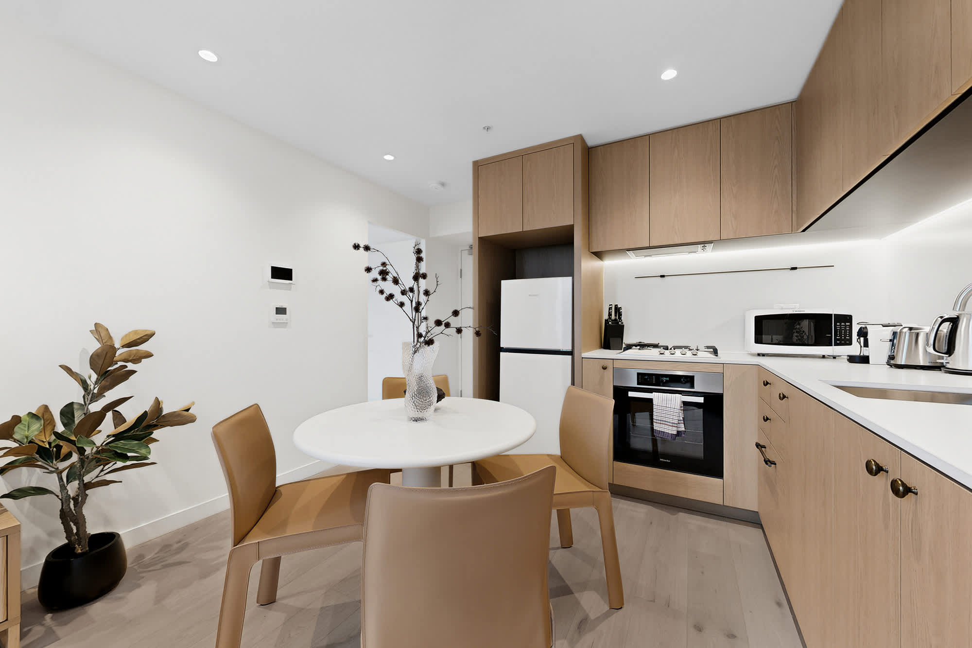Furnished 2 Bedroom Apartment in Southbank