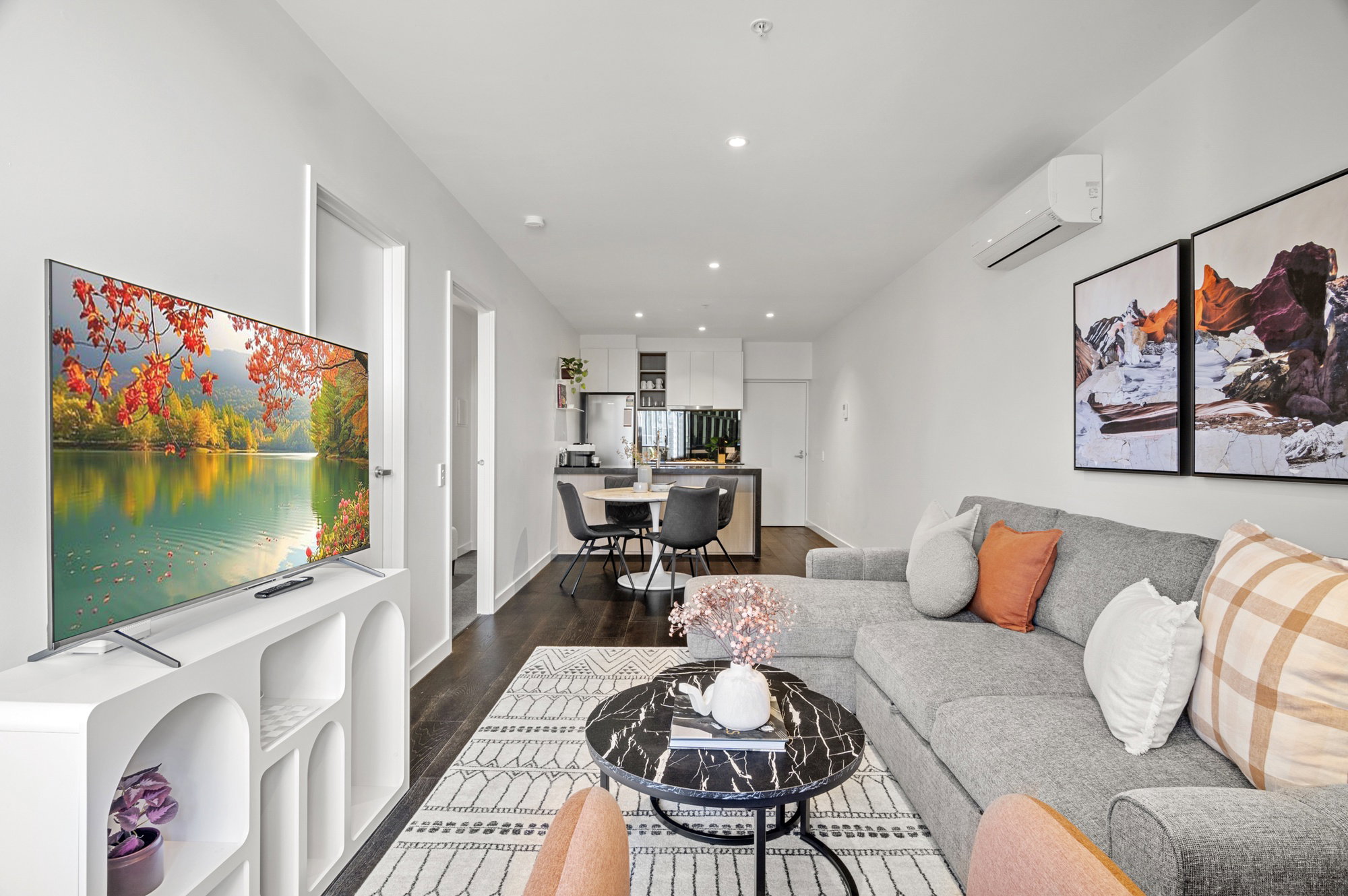 Furnished 2 Bedroom Apartment in Southbank