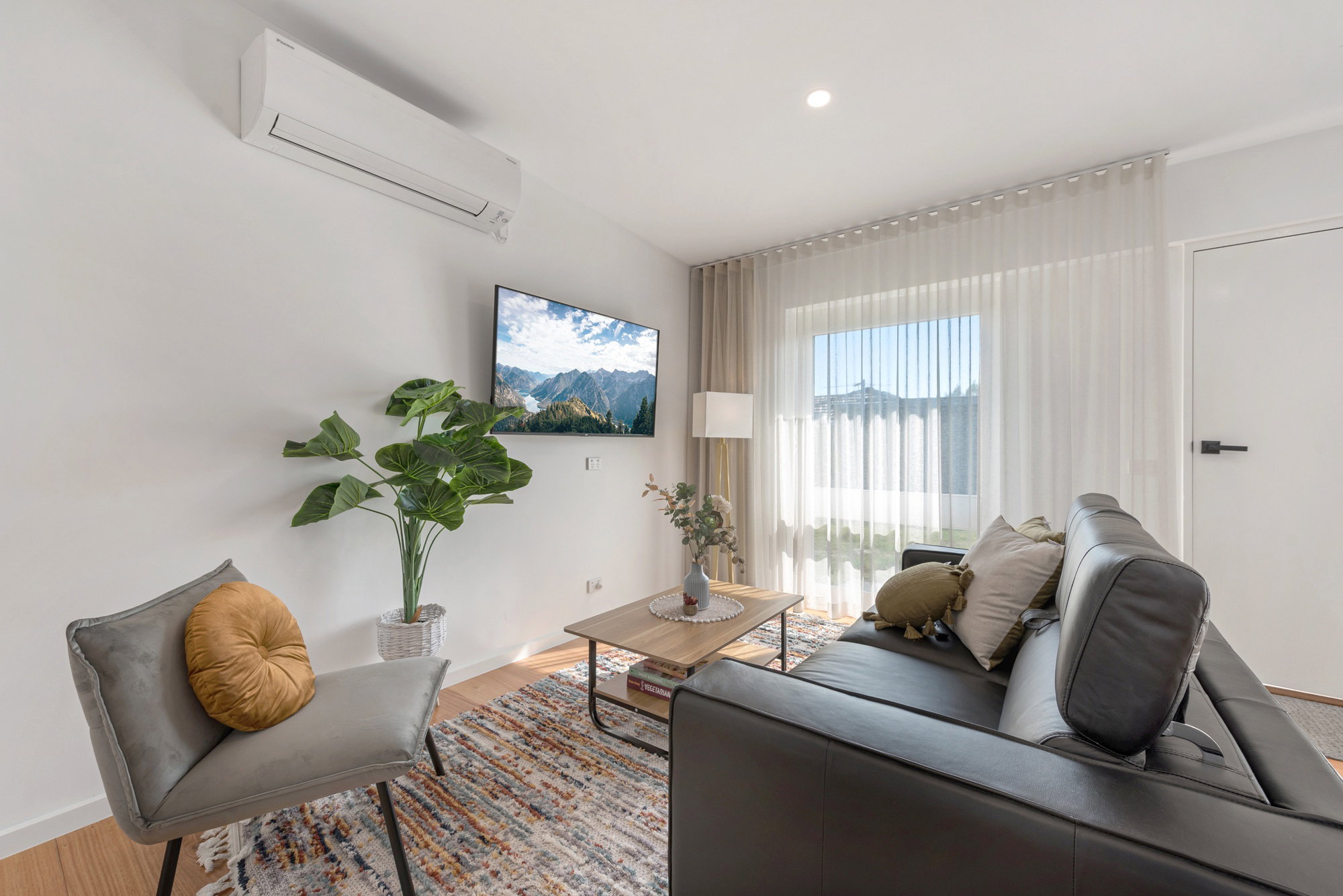 Furnished 1 Bedroom Rental in Carnegie