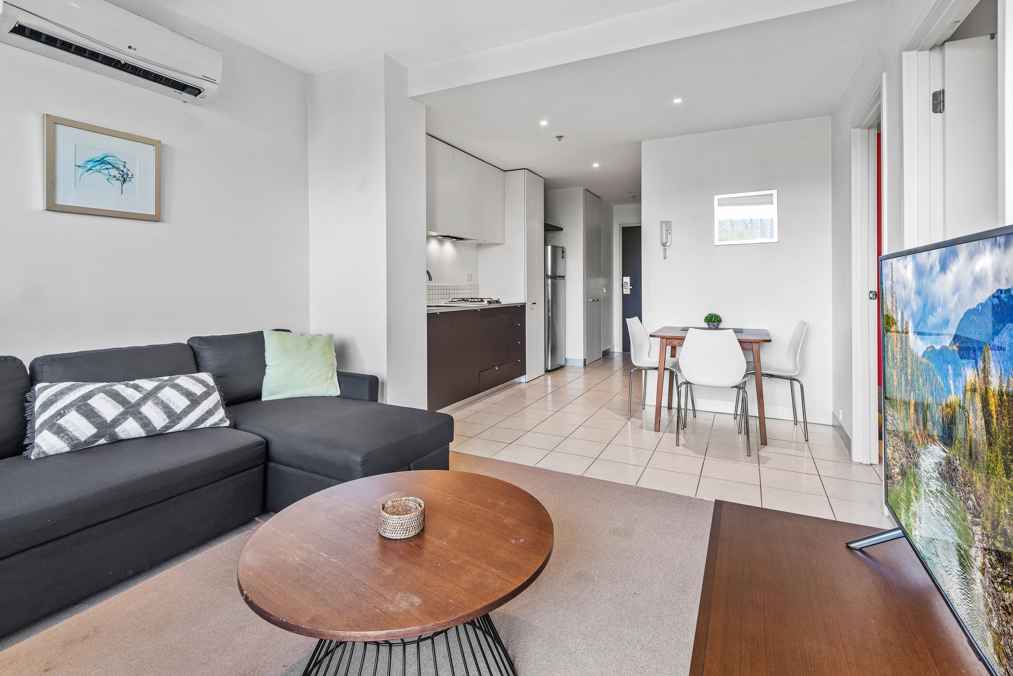 Furnished 1 Bedroom Apartment in Carlton