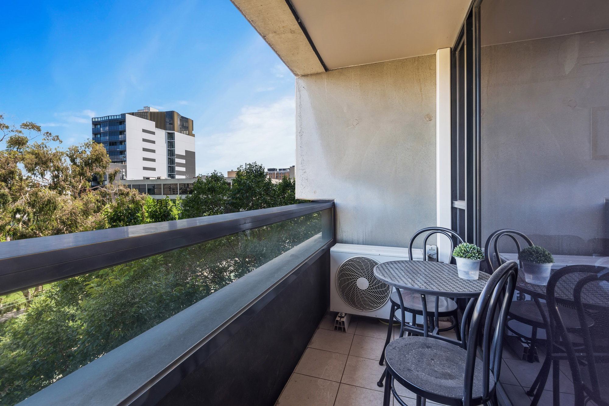 Furnished 1 Bedroom Apartment in Carlton