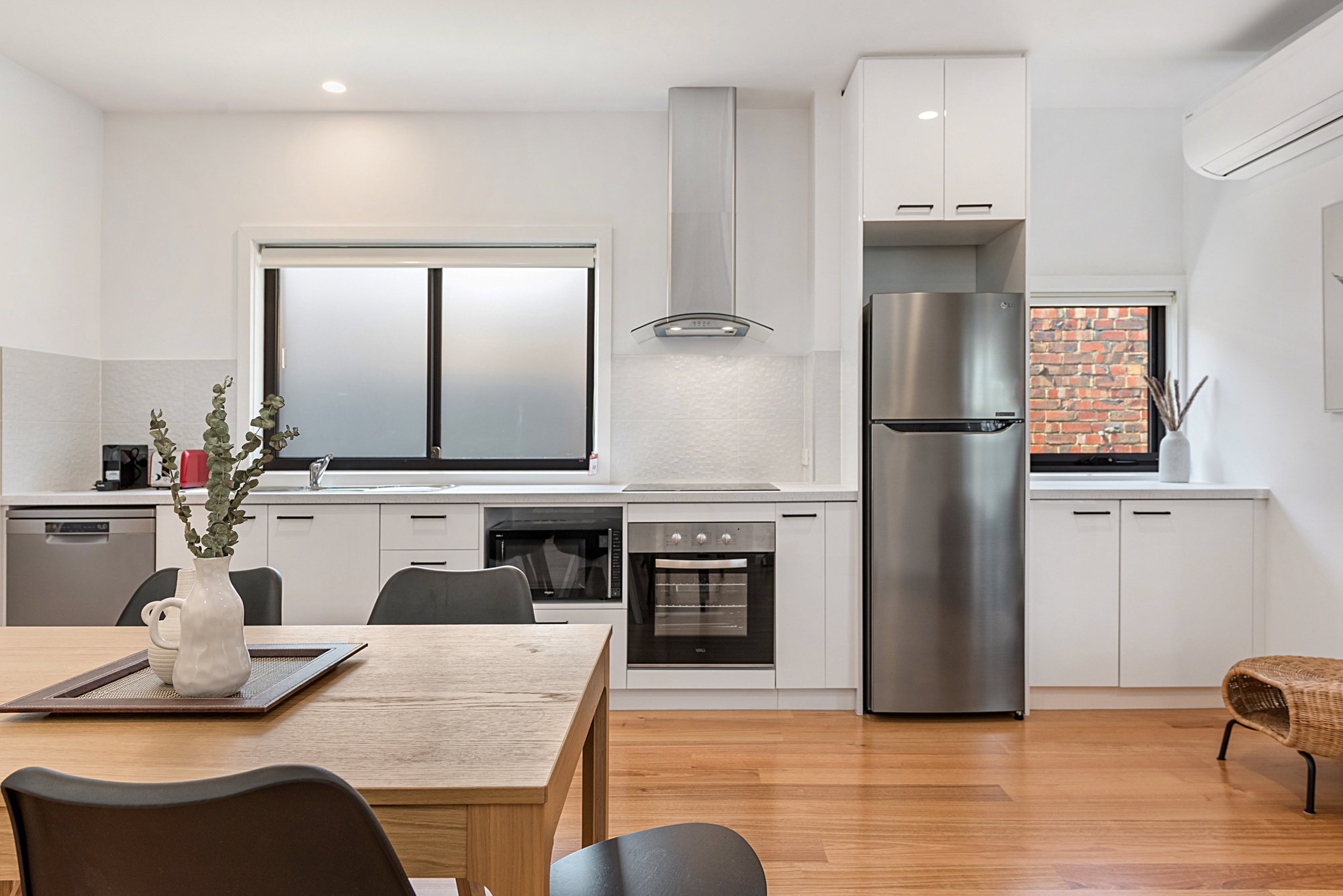 Furnished 3 Bedroom Apartment in Carnegie