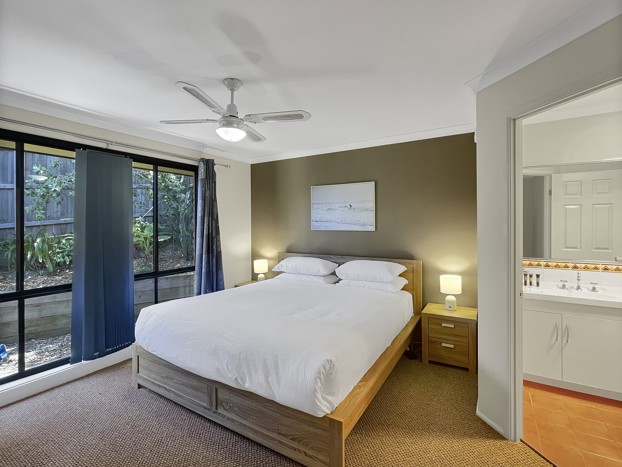 Furnished 4 Bedroom House in Batehaven