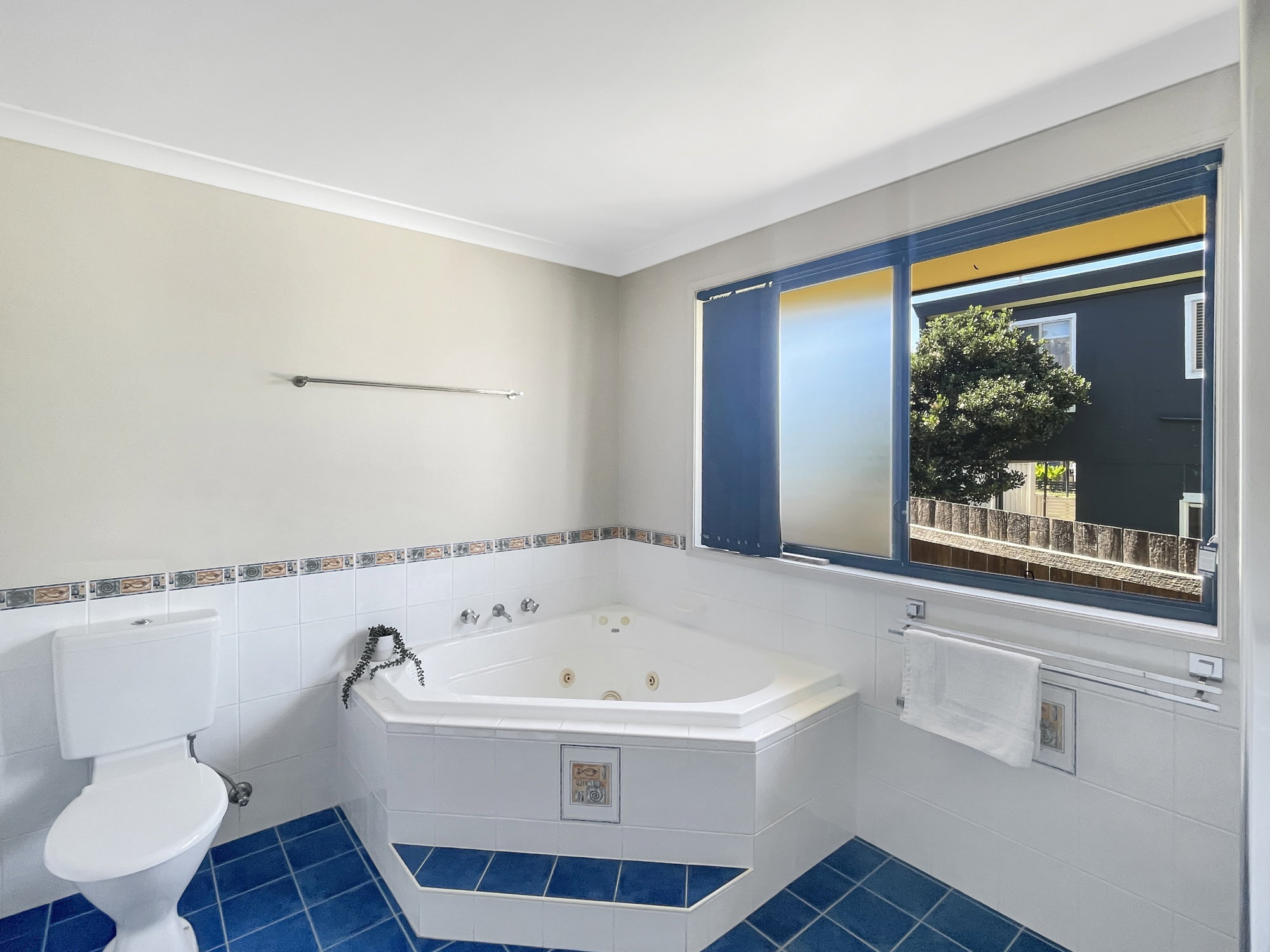 Furnished 4 Bedroom House in Batehaven