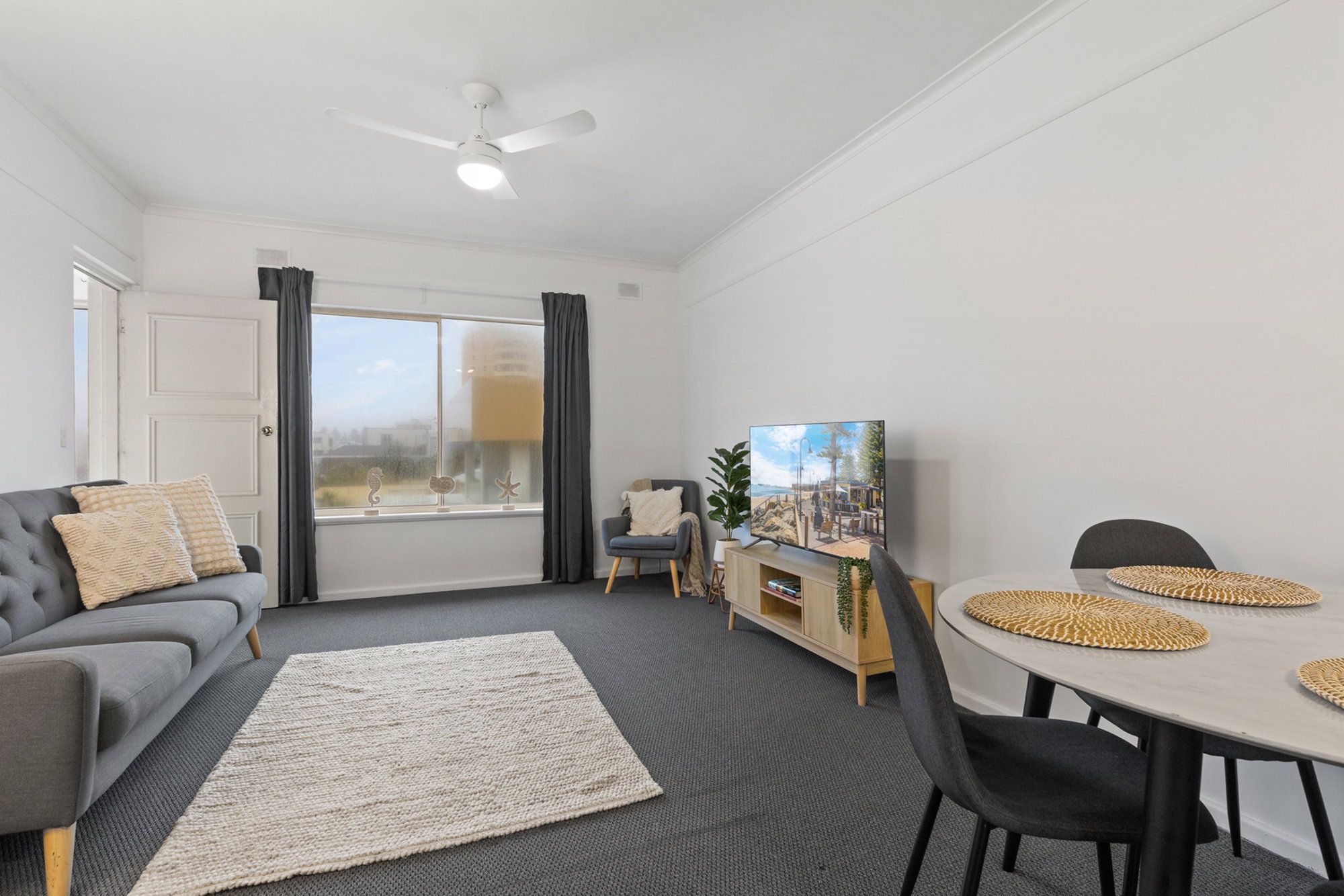 Furnished 2 Bedroom Apartment in Glenelg North