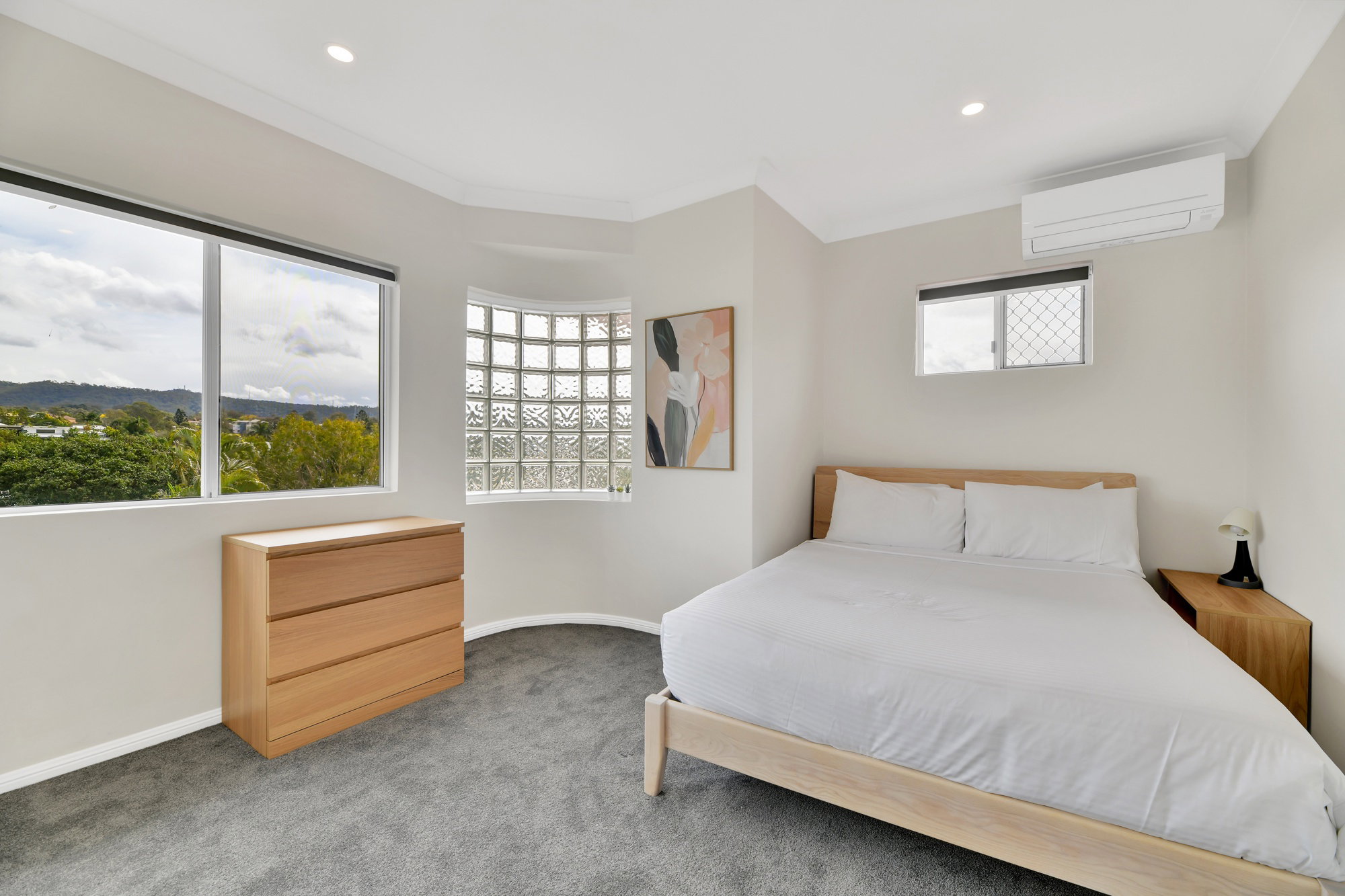 Furnished 3 Bedroom Apartment in Taringa