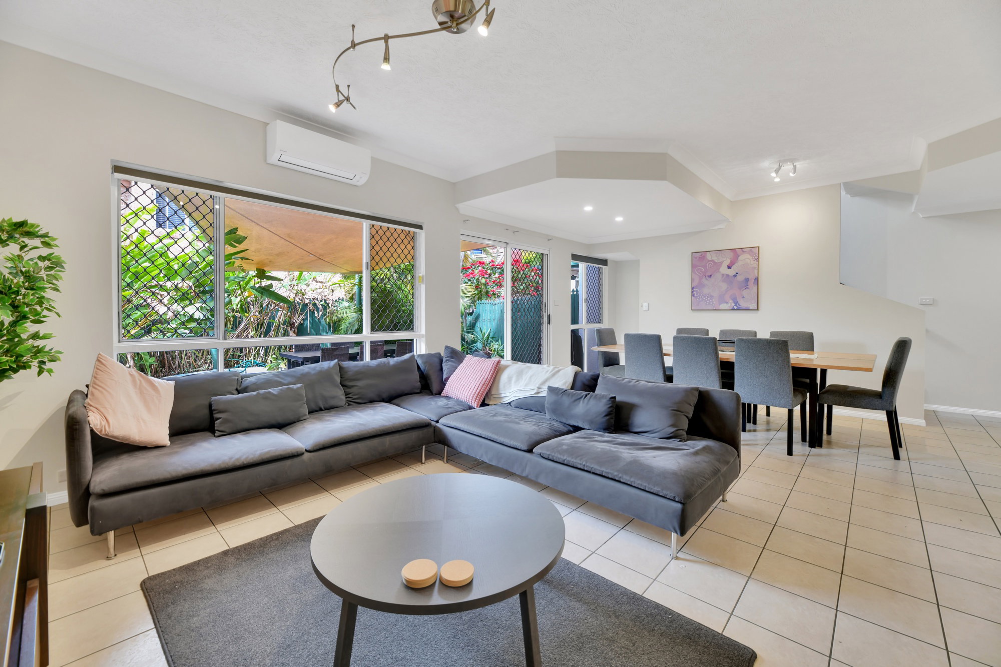 Furnished 3 Bedroom Apartment in Taringa
