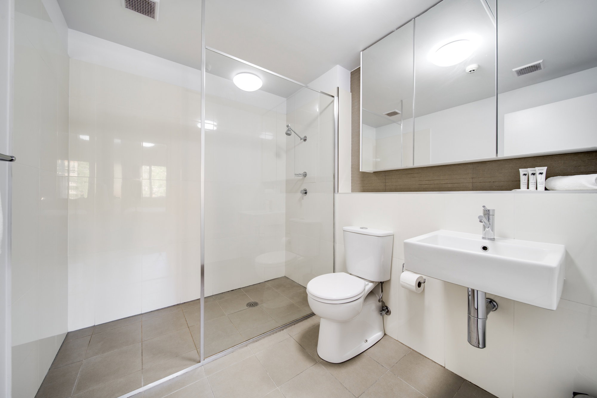 Furnished 2 Bedroom Apartment in Greenway