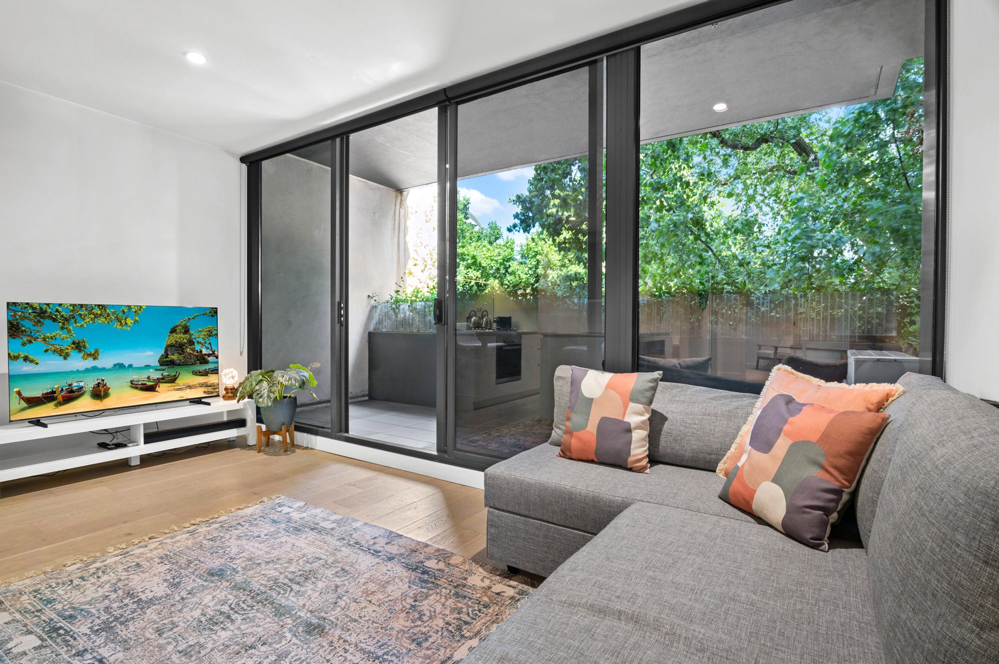 Furnished 1 Bedroom Apartment in West Melbourne