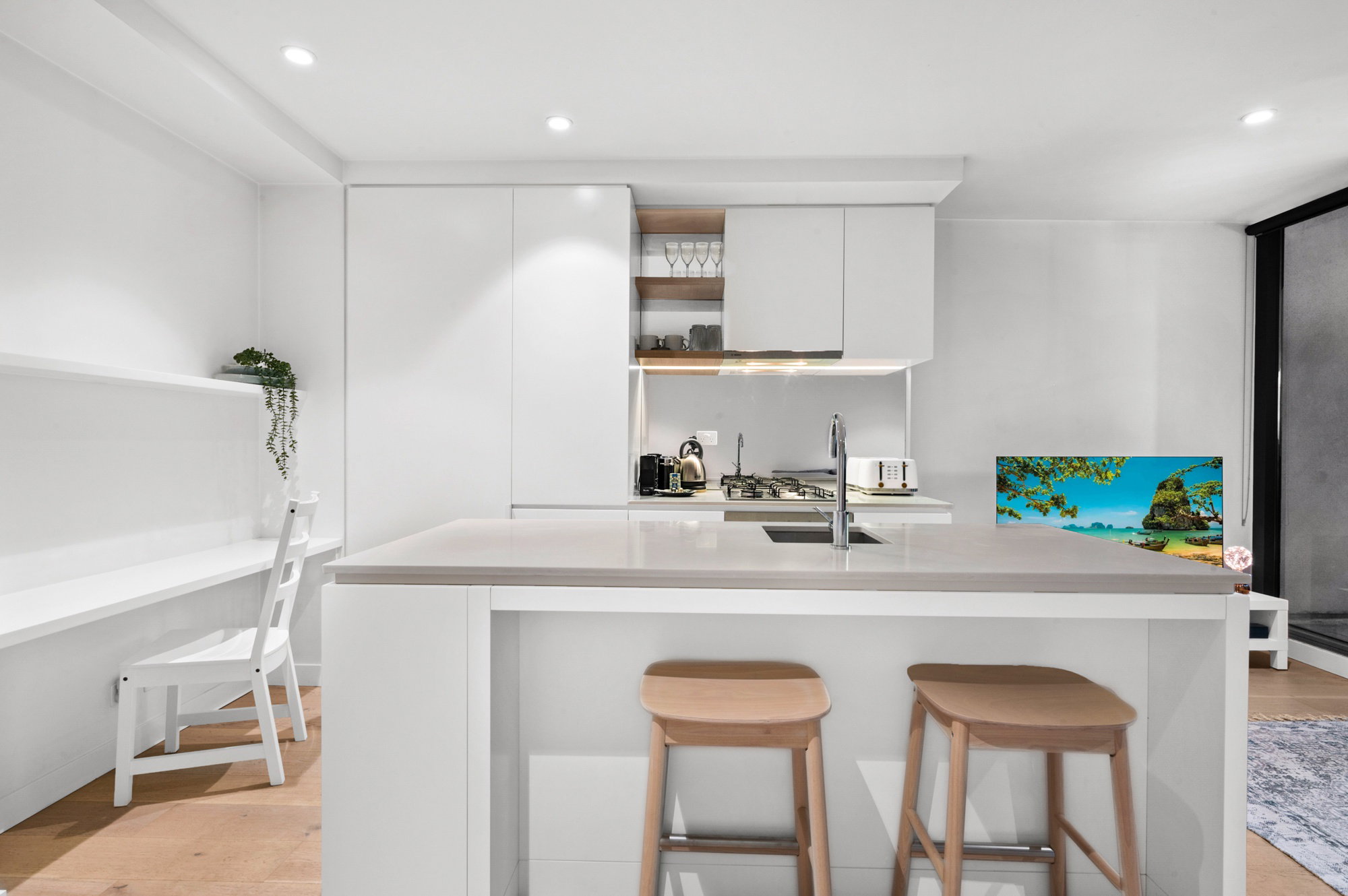 Furnished 1 Bedroom Apartment in West Melbourne