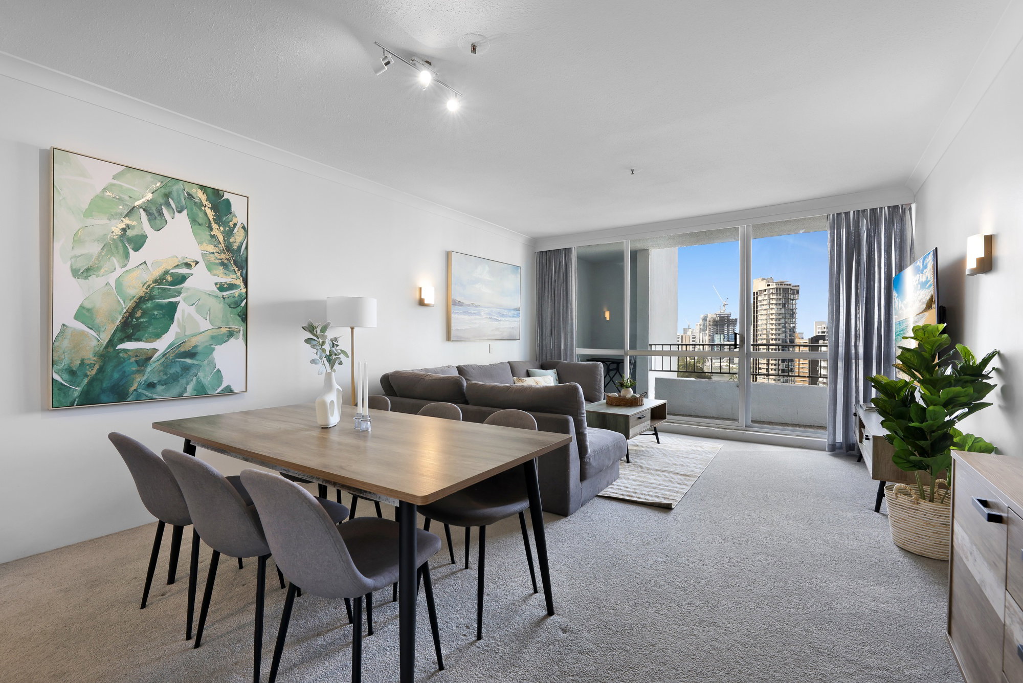 Furnished 2 Bedroom Apartment in Surfers Paradise