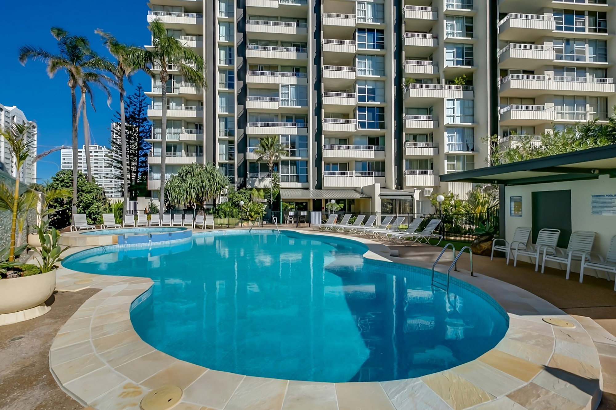 Furnished 2 Bedroom Apartment in Surfers Paradise