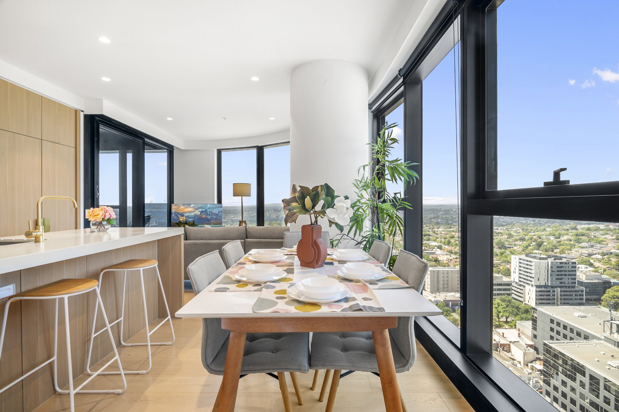 Furnished 3 Bedroom Apartment in Box Hill