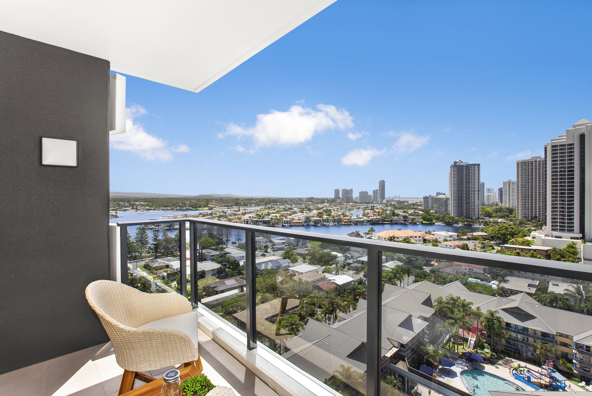Furnished 2 Bedroom Apartment in Surfers Paradise