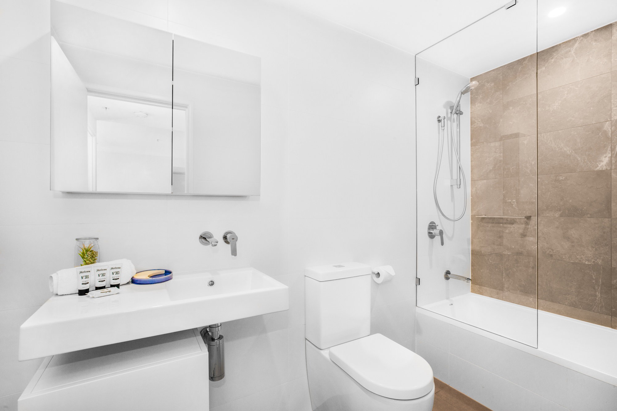 Furnished 2 Bedroom Apartment in Surfers Paradise