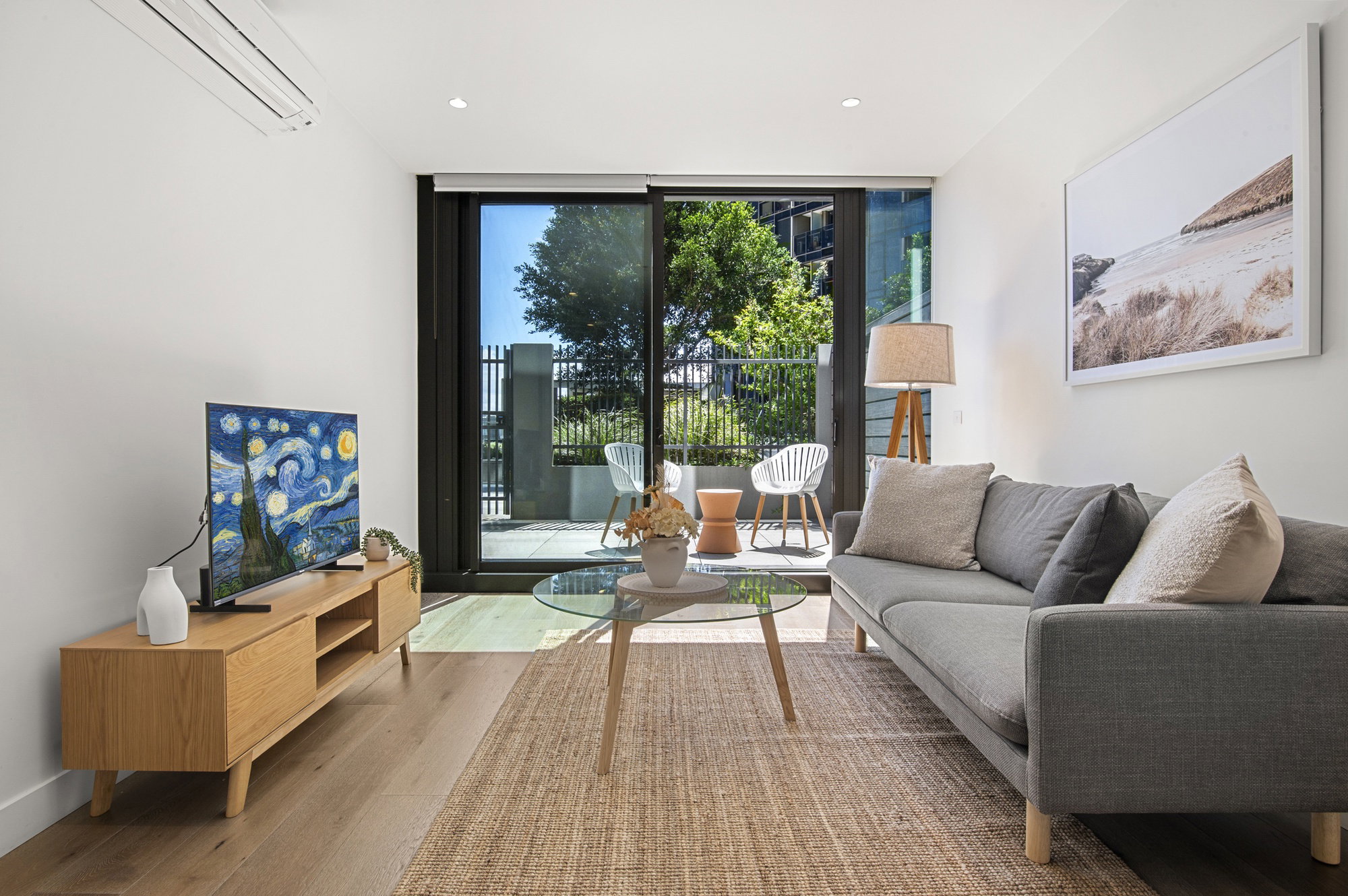 Furnished 1 Bedroom Apartment in Docklands