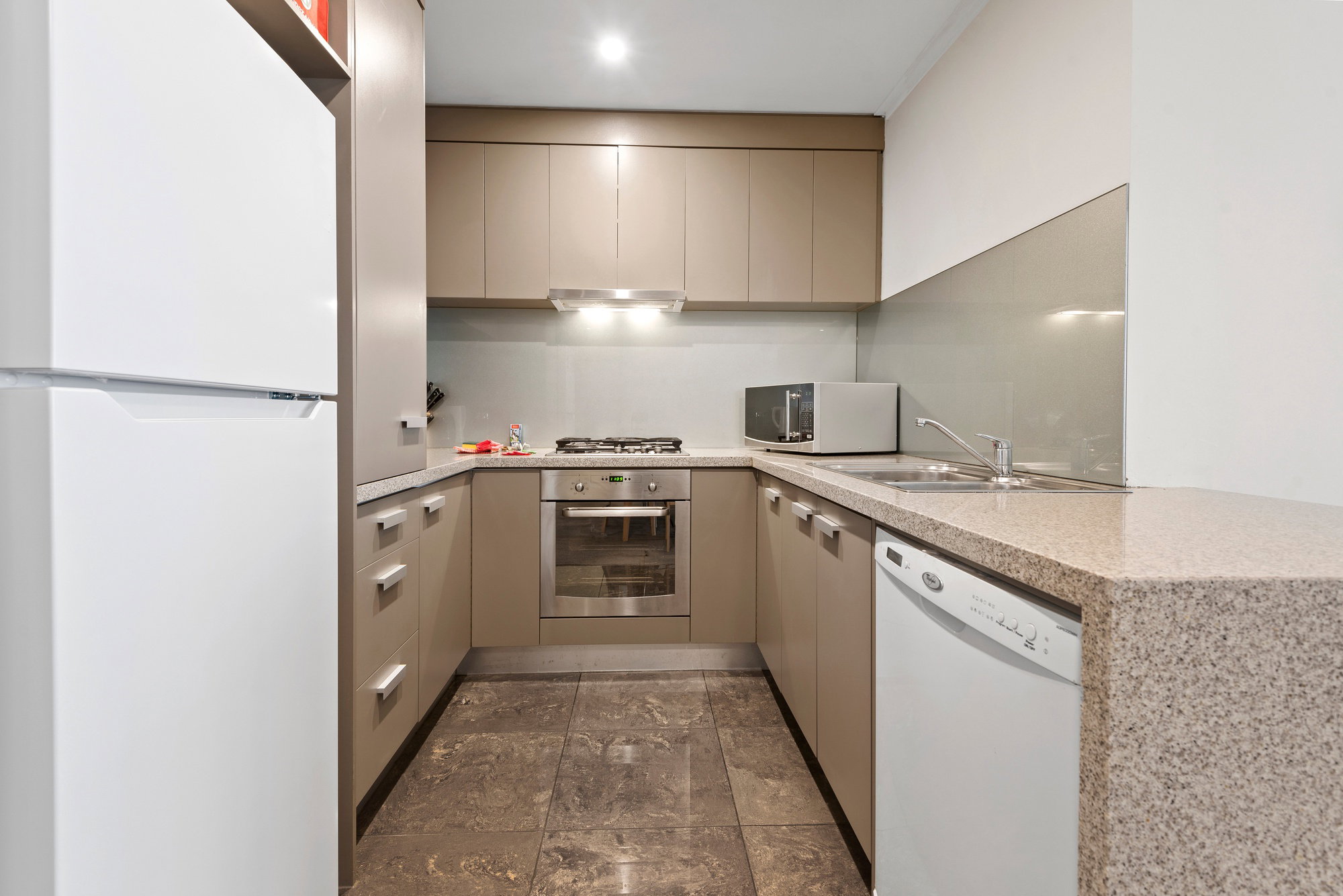 Furnished 3 Bedroom Apartment in West Melbourne