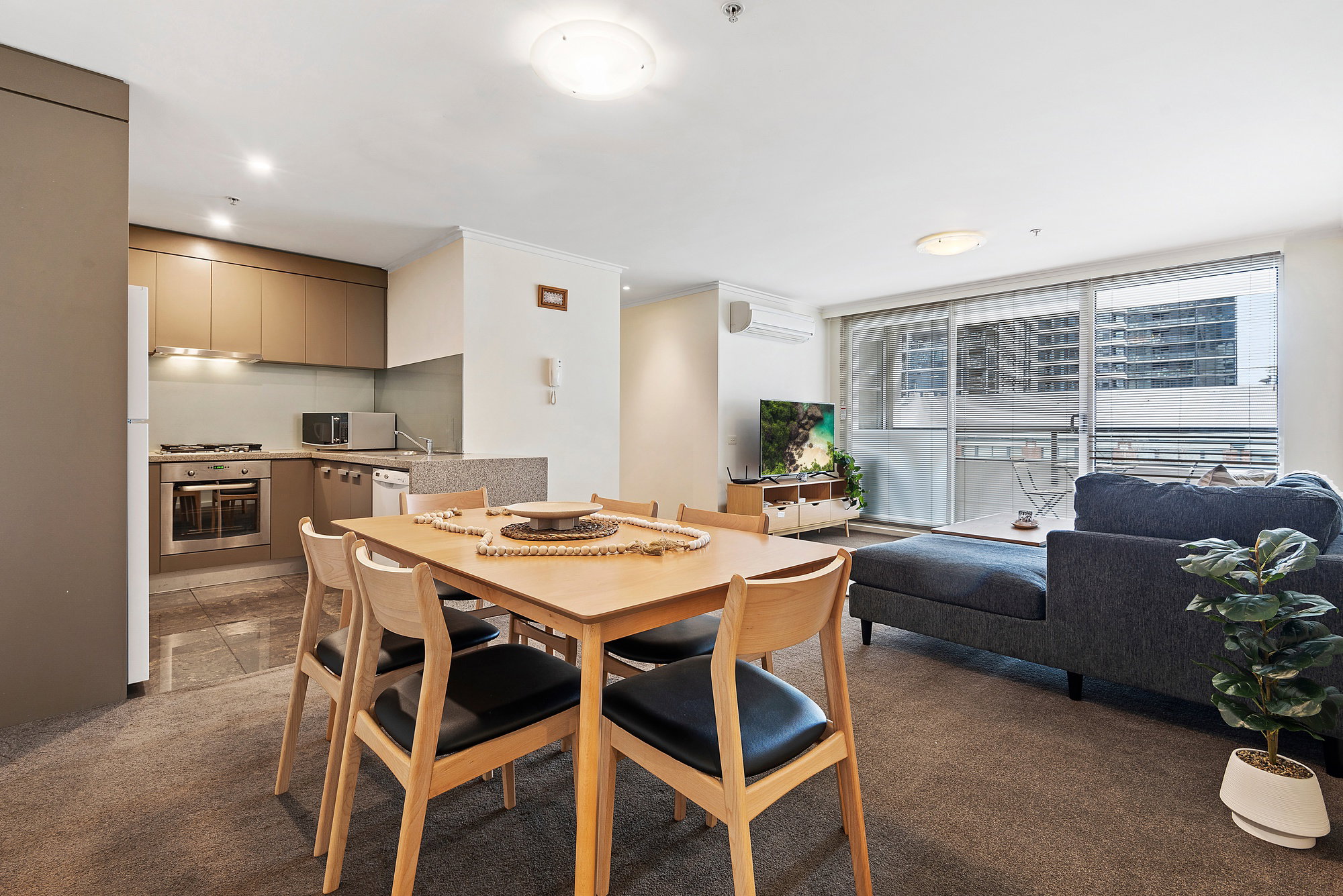 Furnished 3 Bedroom Apartment in West Melbourne