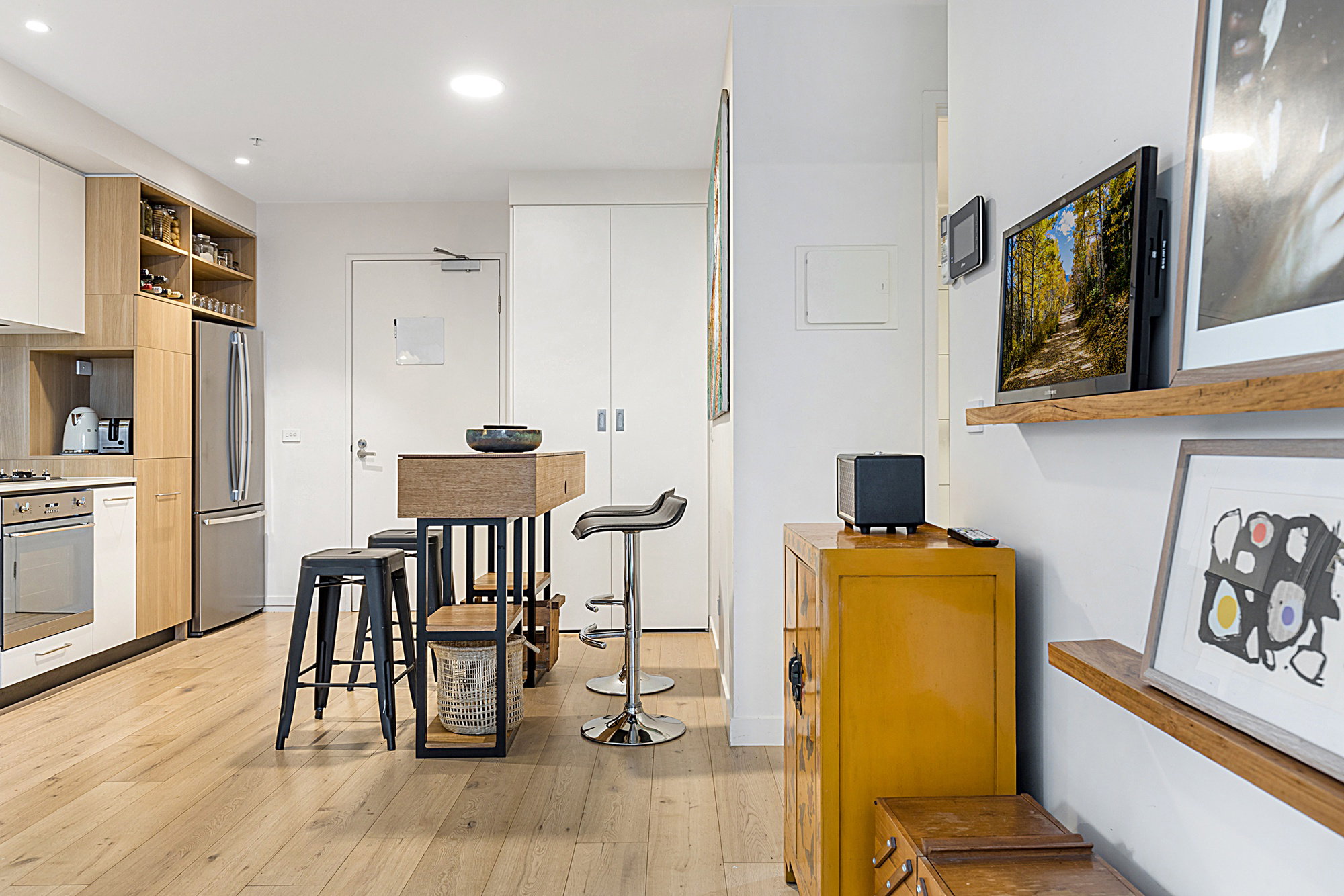 Furnished 2 Bedroom Apartment in South Melbourne
