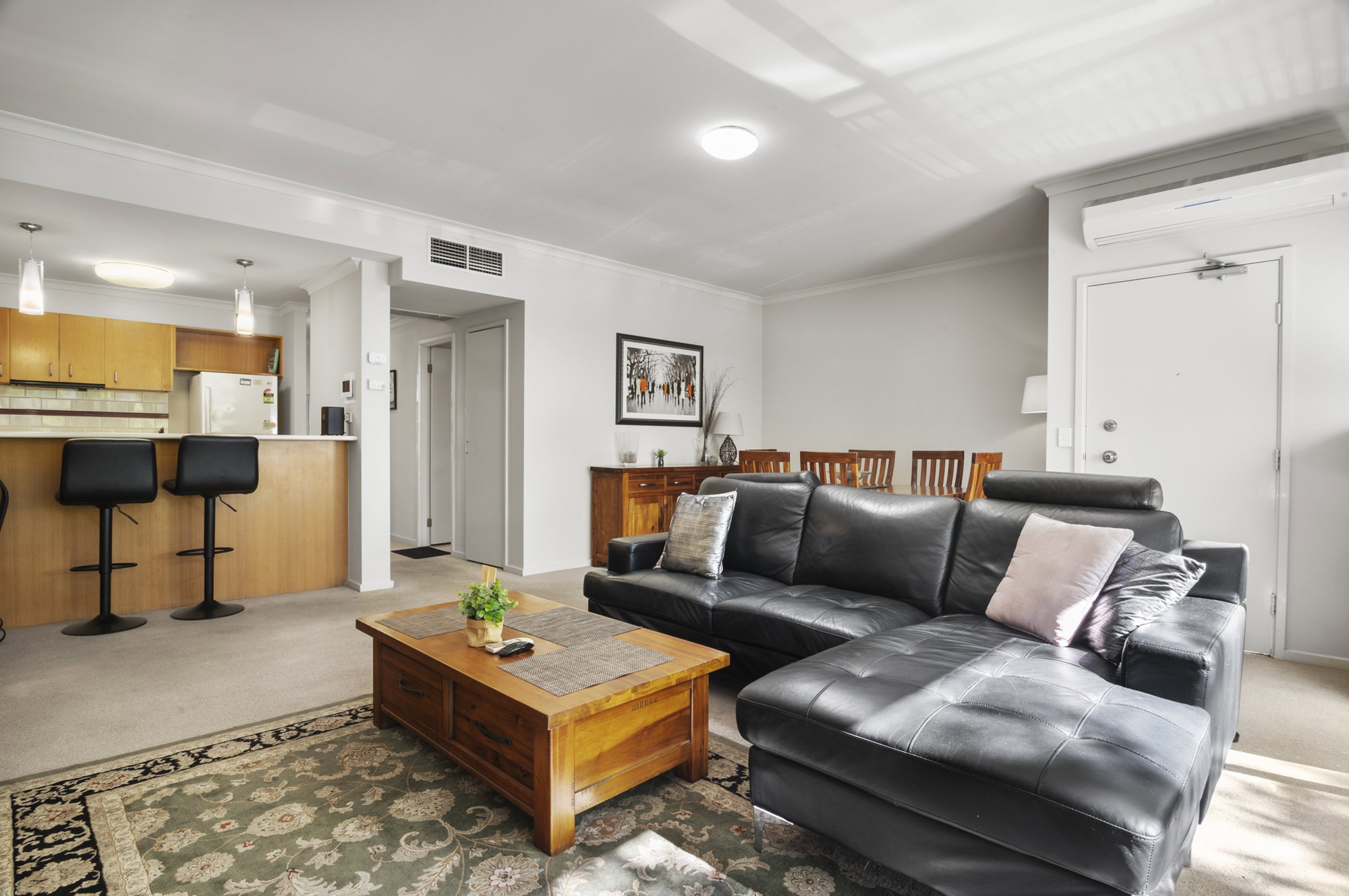 Furnished 2 Bedroom Apartment in Southbank