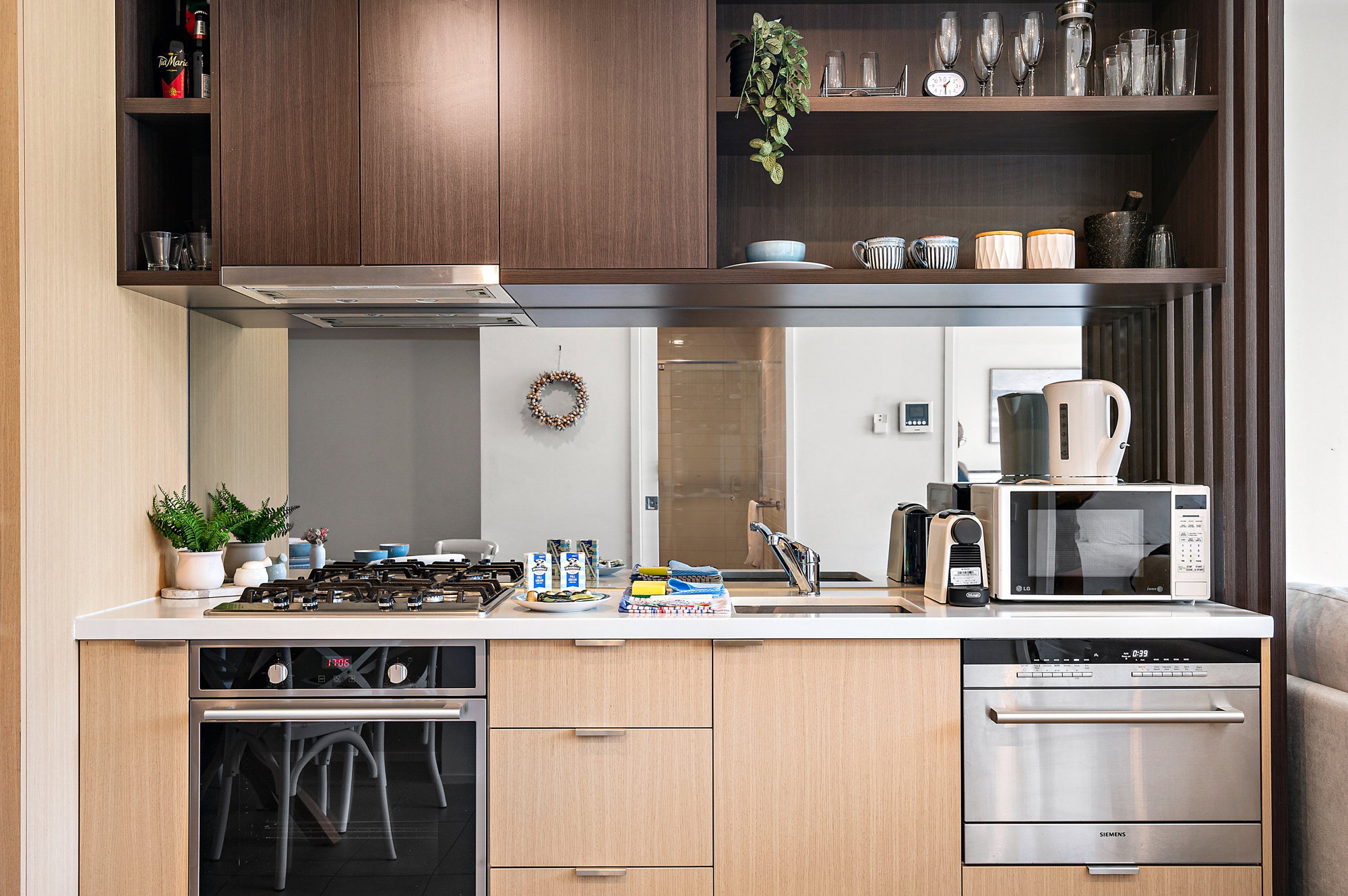 Furnished 2 Bedroom Apartment in St Kilda