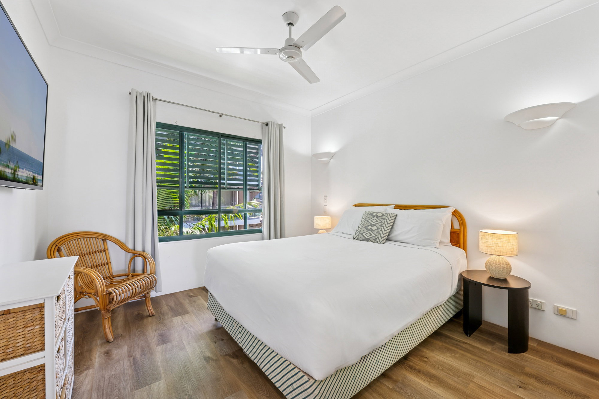 Furnished 2 Bedroom Apartment in Palm Beach