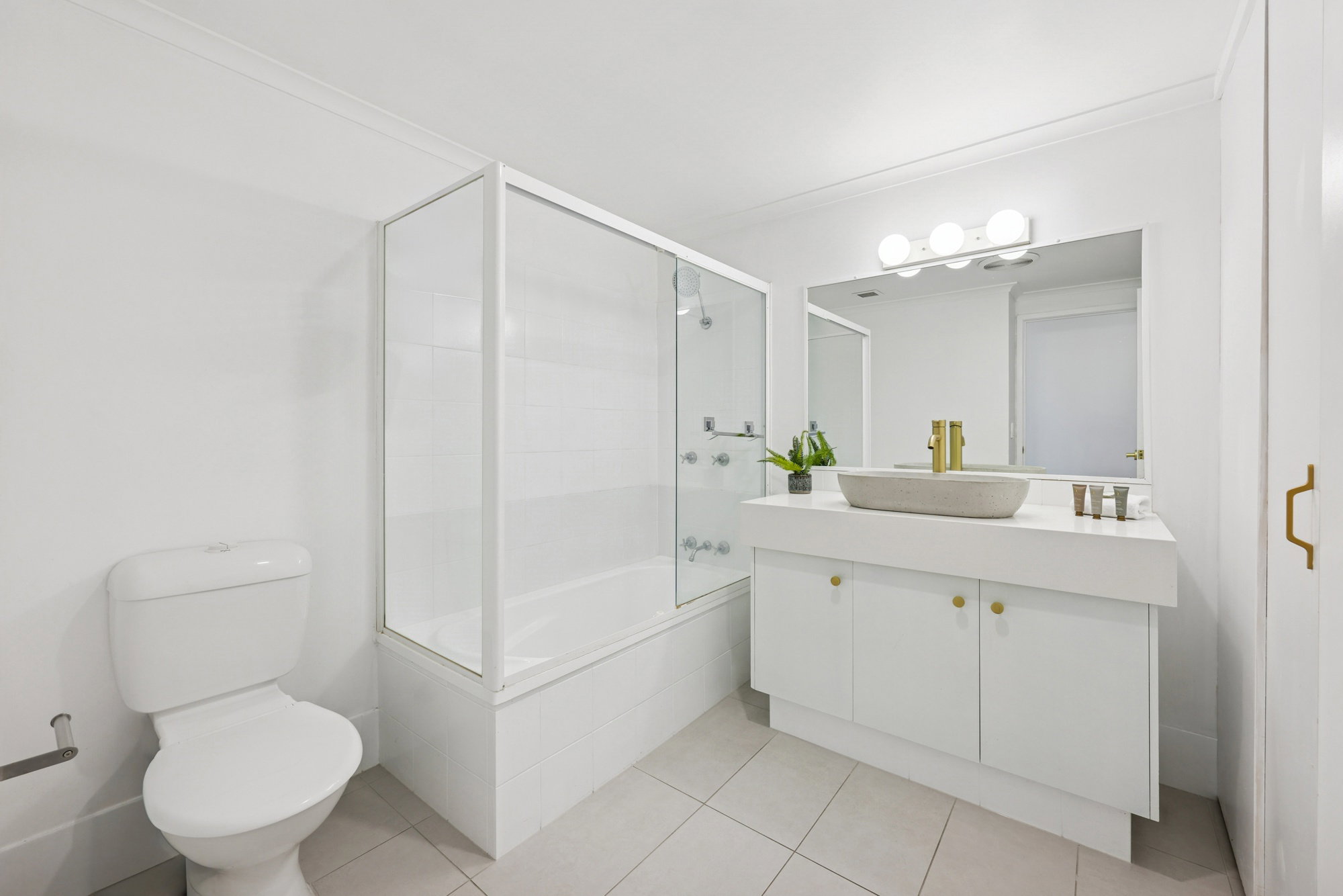 Furnished 2 Bedroom Apartment in Palm Beach