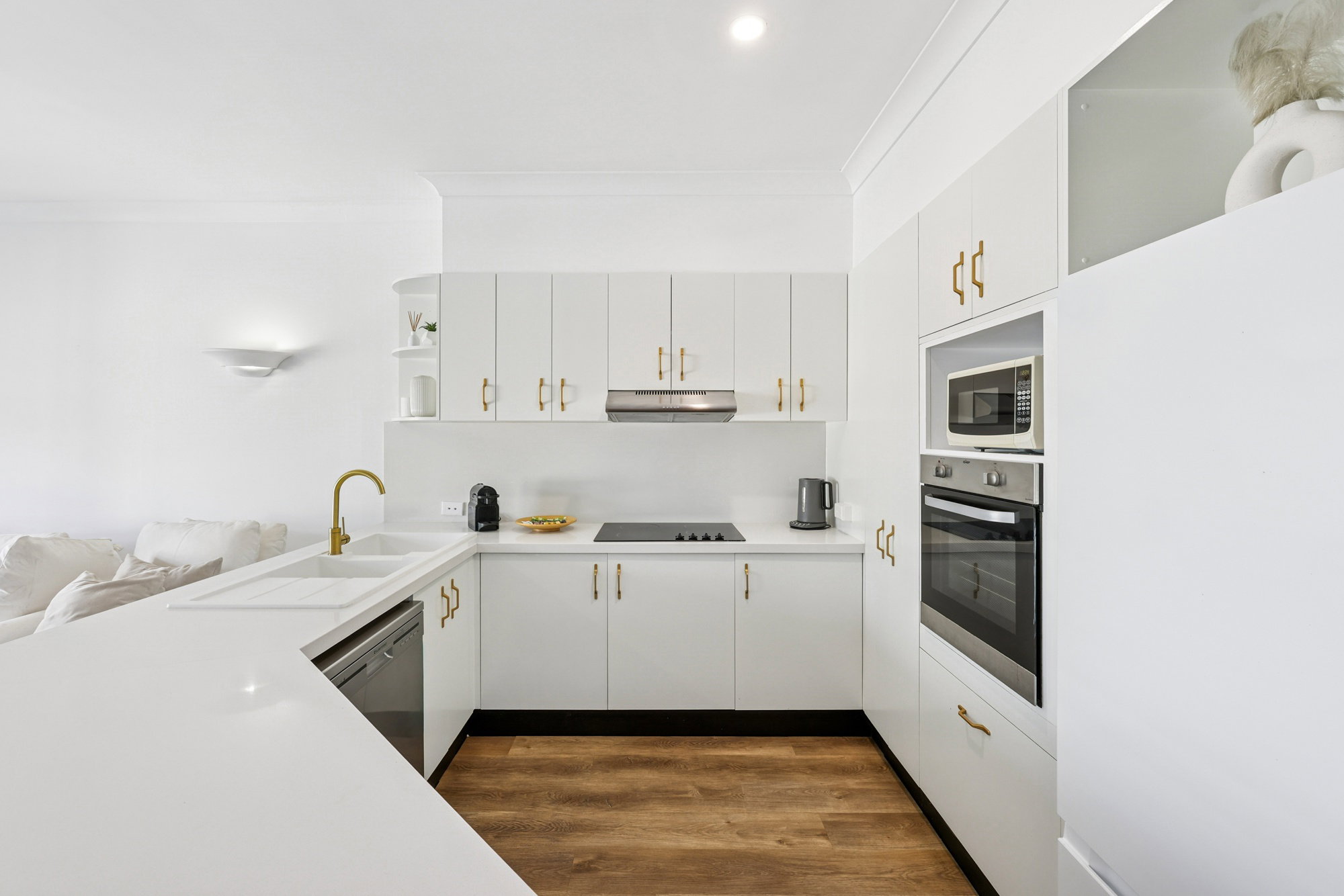 Furnished 2 Bedroom Apartment in Palm Beach