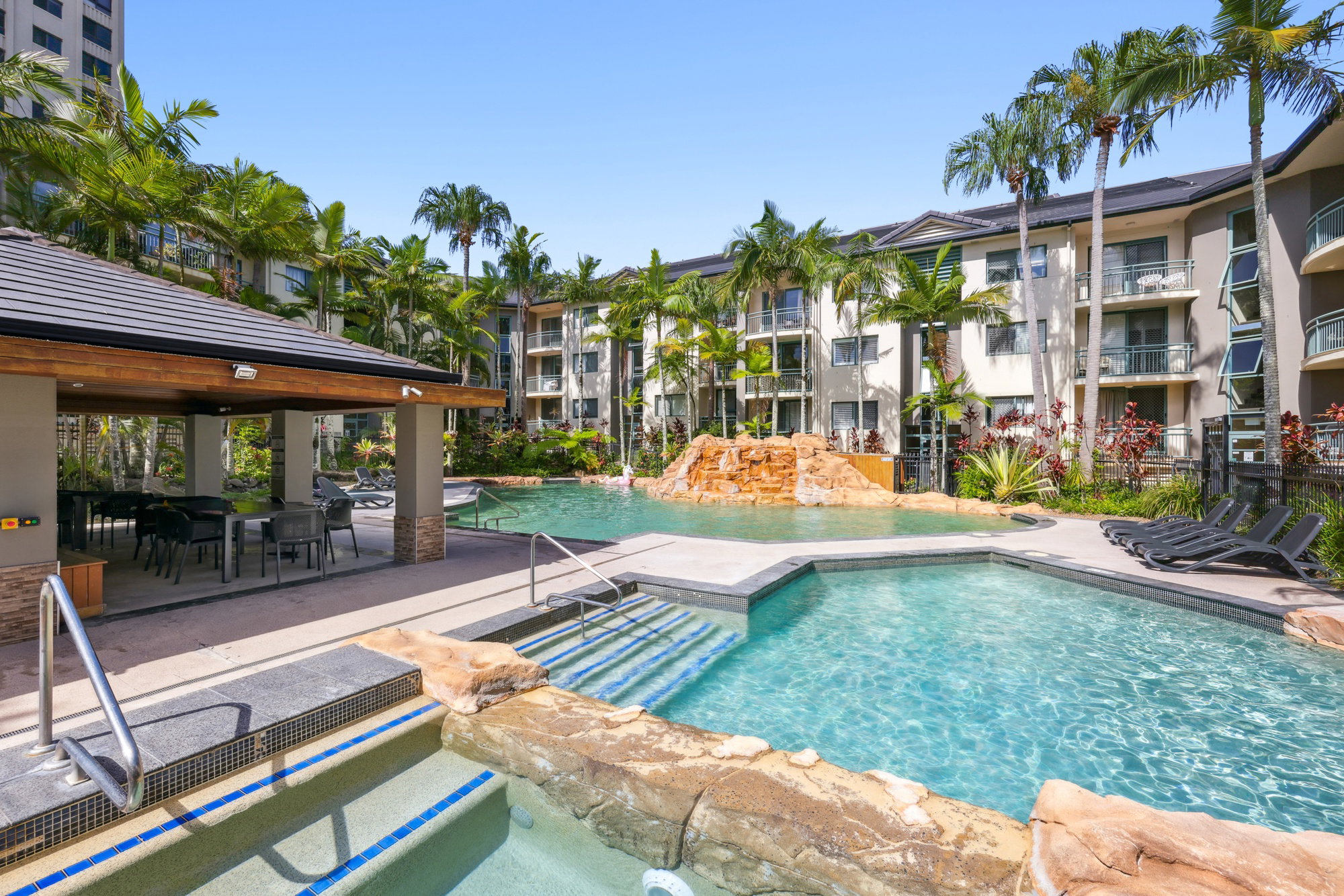 Furnished 2 Bedroom Apartment in Palm Beach
