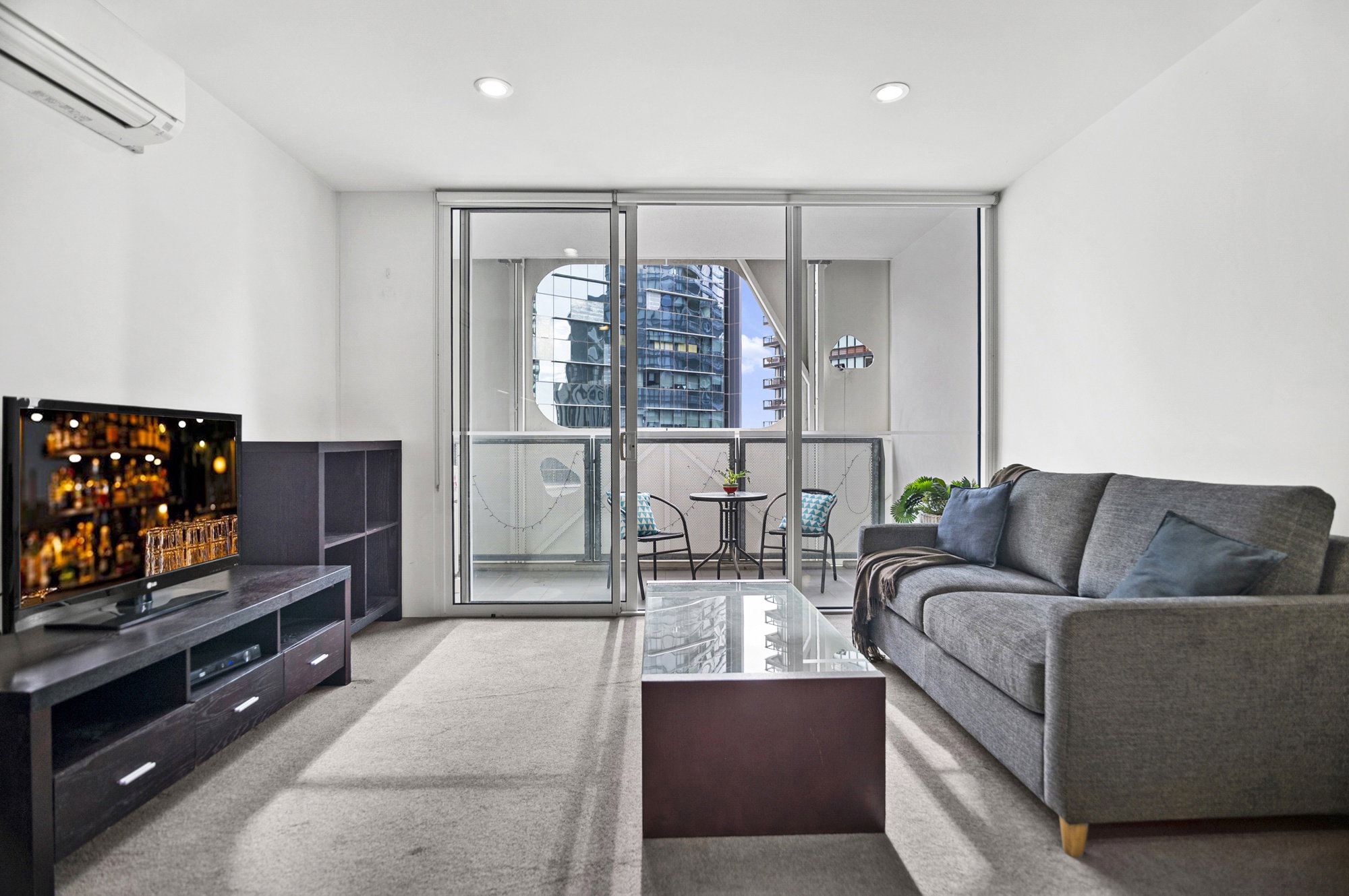 Furnished 1 Bedroom Apartment in Docklands