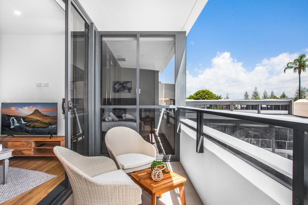 Furnished 2 Bedroom Apartment in Surfers Paradise