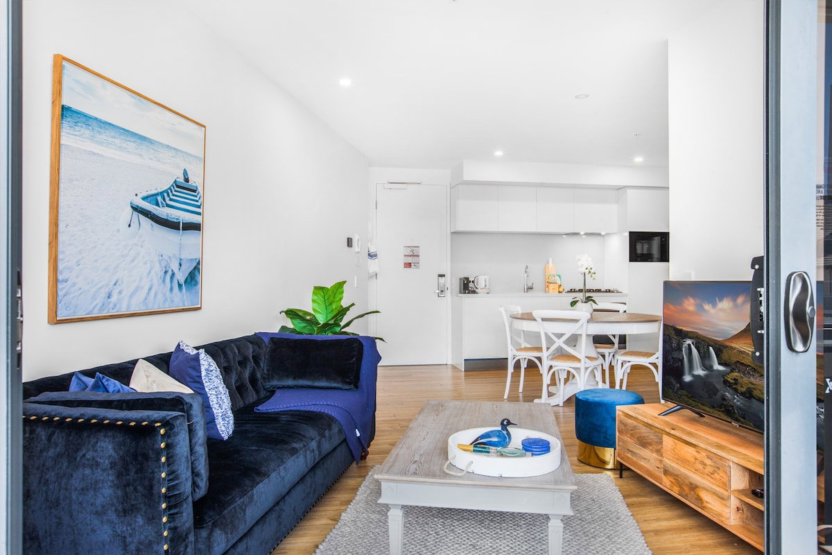 Furnished 2 Bedroom Apartment in Surfers Paradise