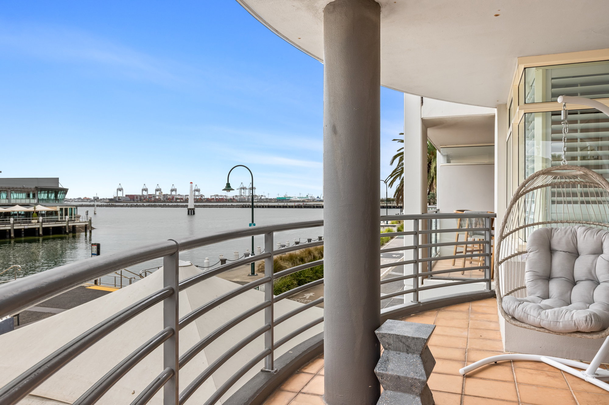 Furnished 3 Bedroom Apartment in Port Melbourne